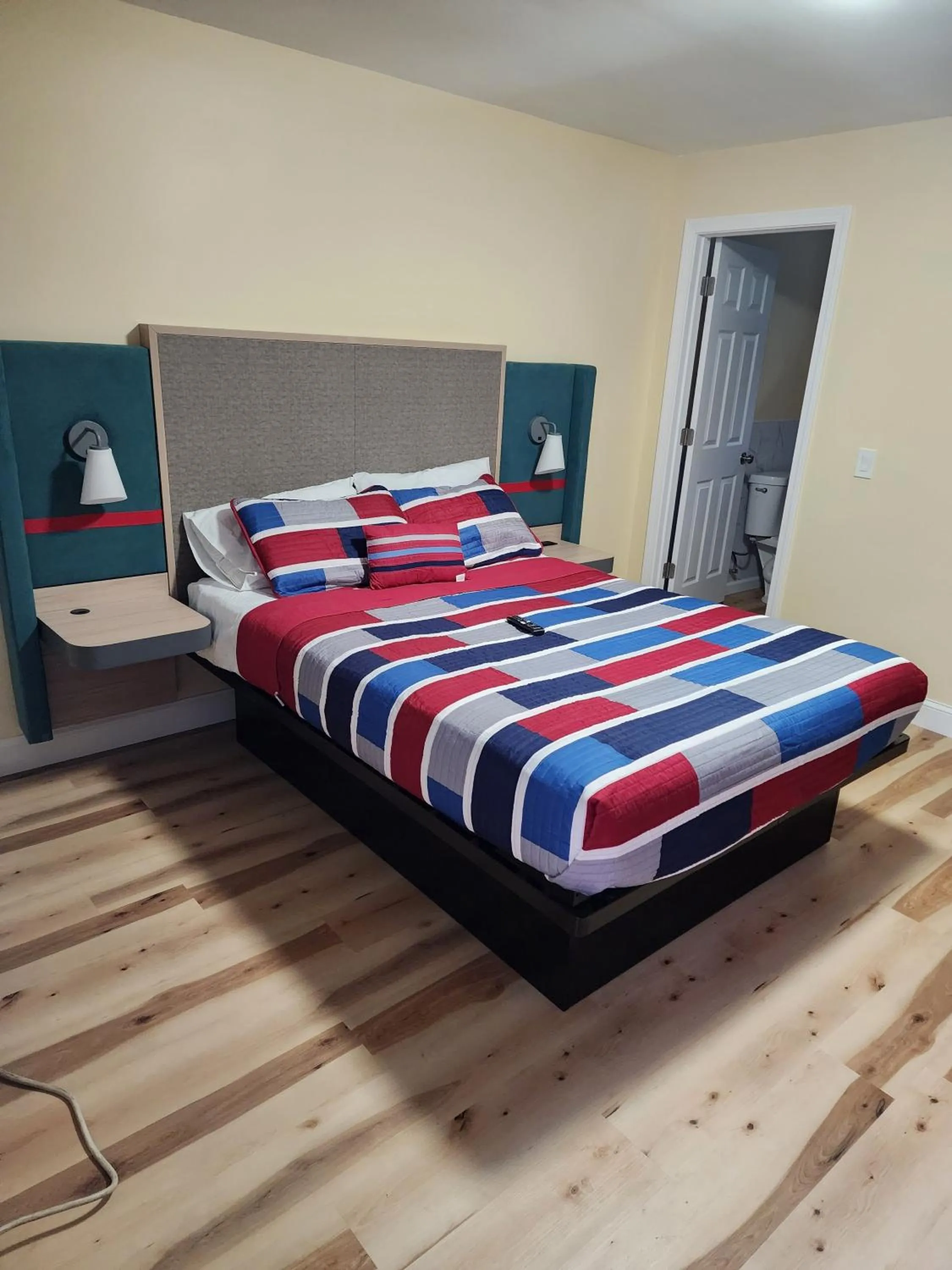 Bed in Americas Best Value Inn Providence-North Scituate