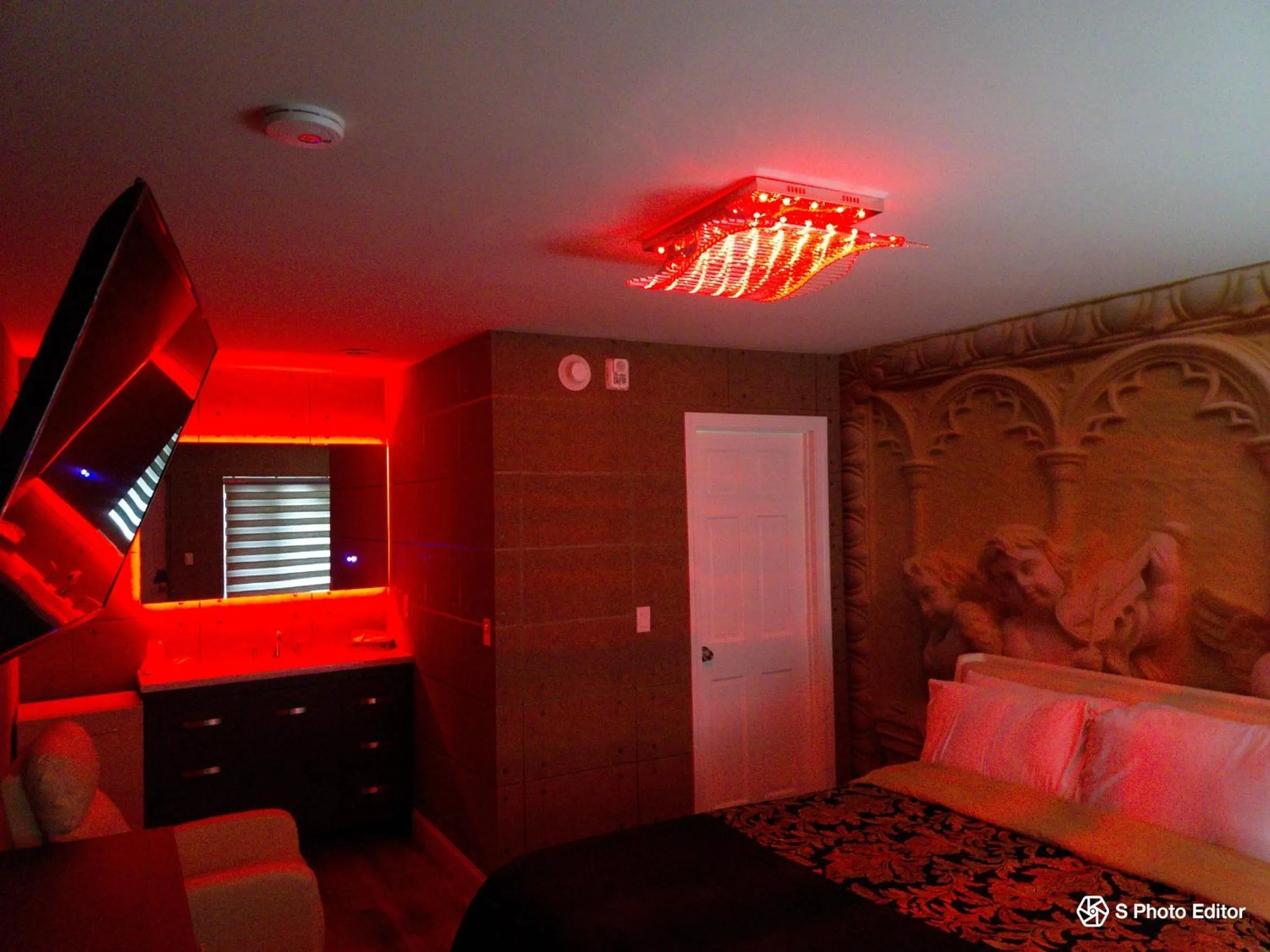 Bed in Americas Best Value Inn Providence-North Scituate