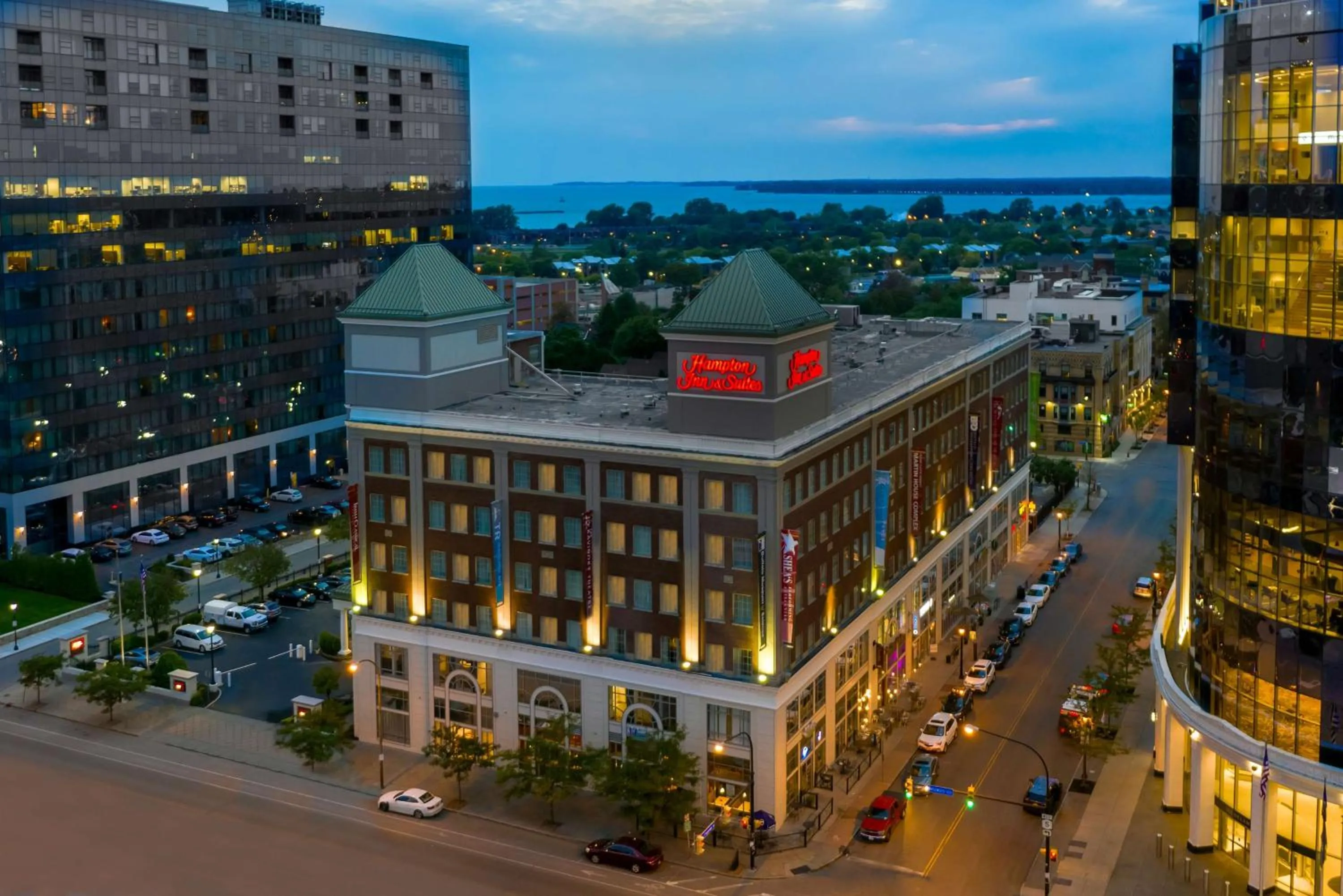 Property building in Hampton Inn & Suites Buffalo/Downtown