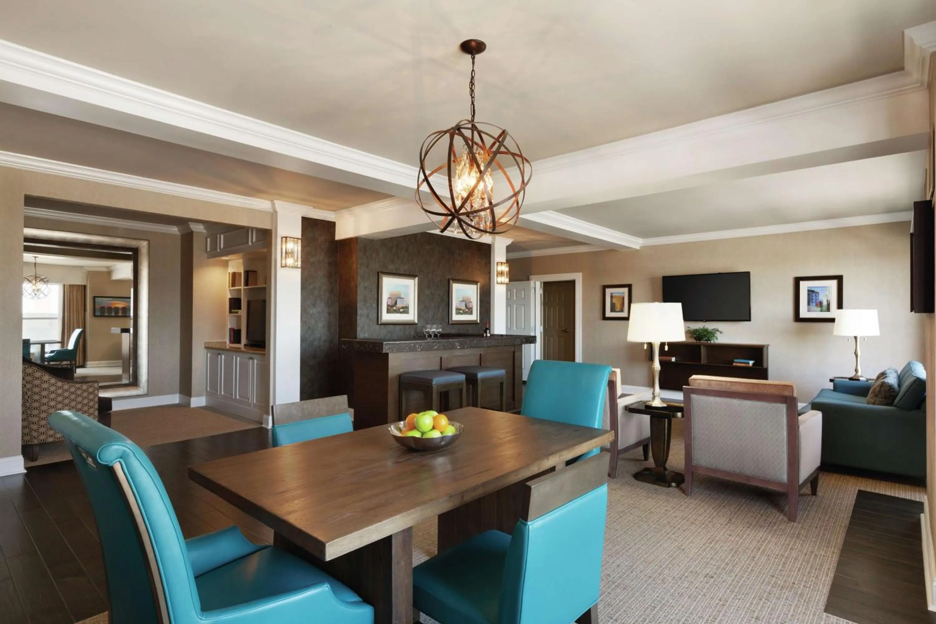 Living room in Hilton Columbia Center