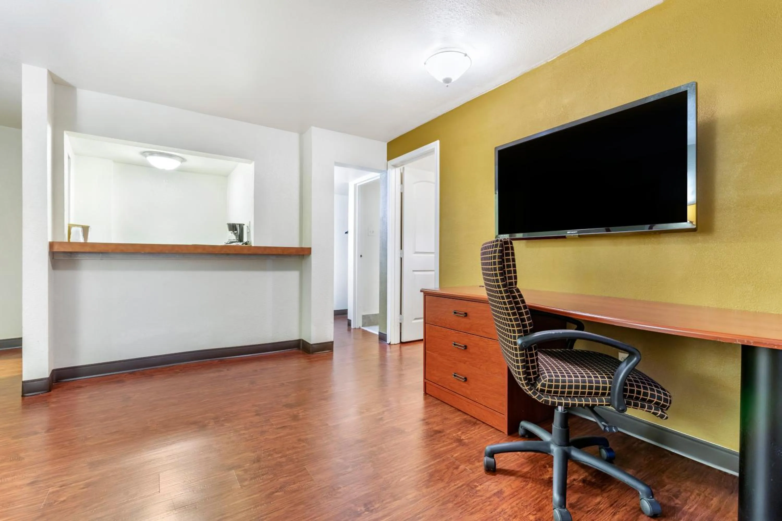 Living room in Rose City Inn & Suites