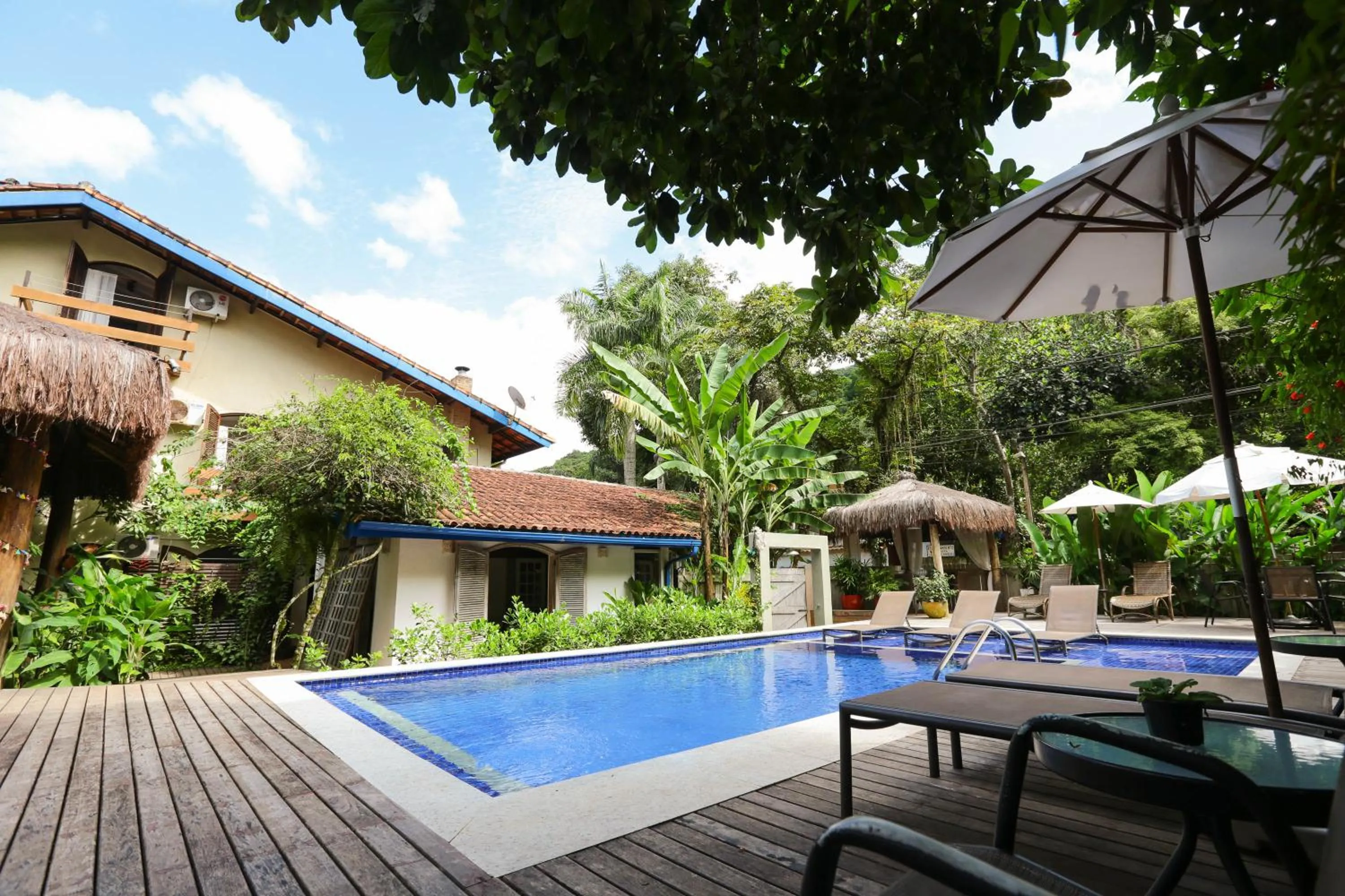 Swimming pool in Pousada Canto do Camburi