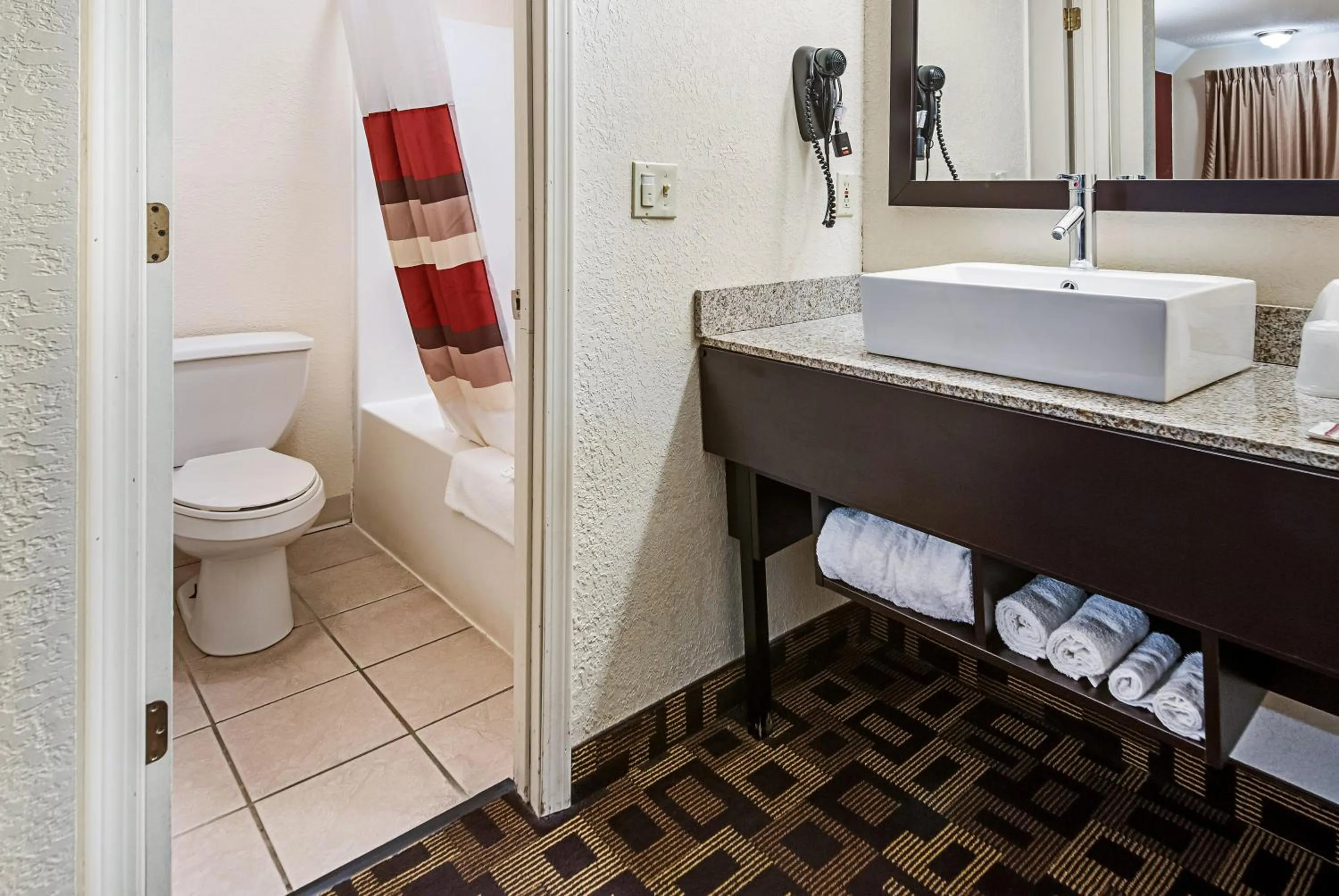 Bathroom in Red Roof Inn Anderson, IN