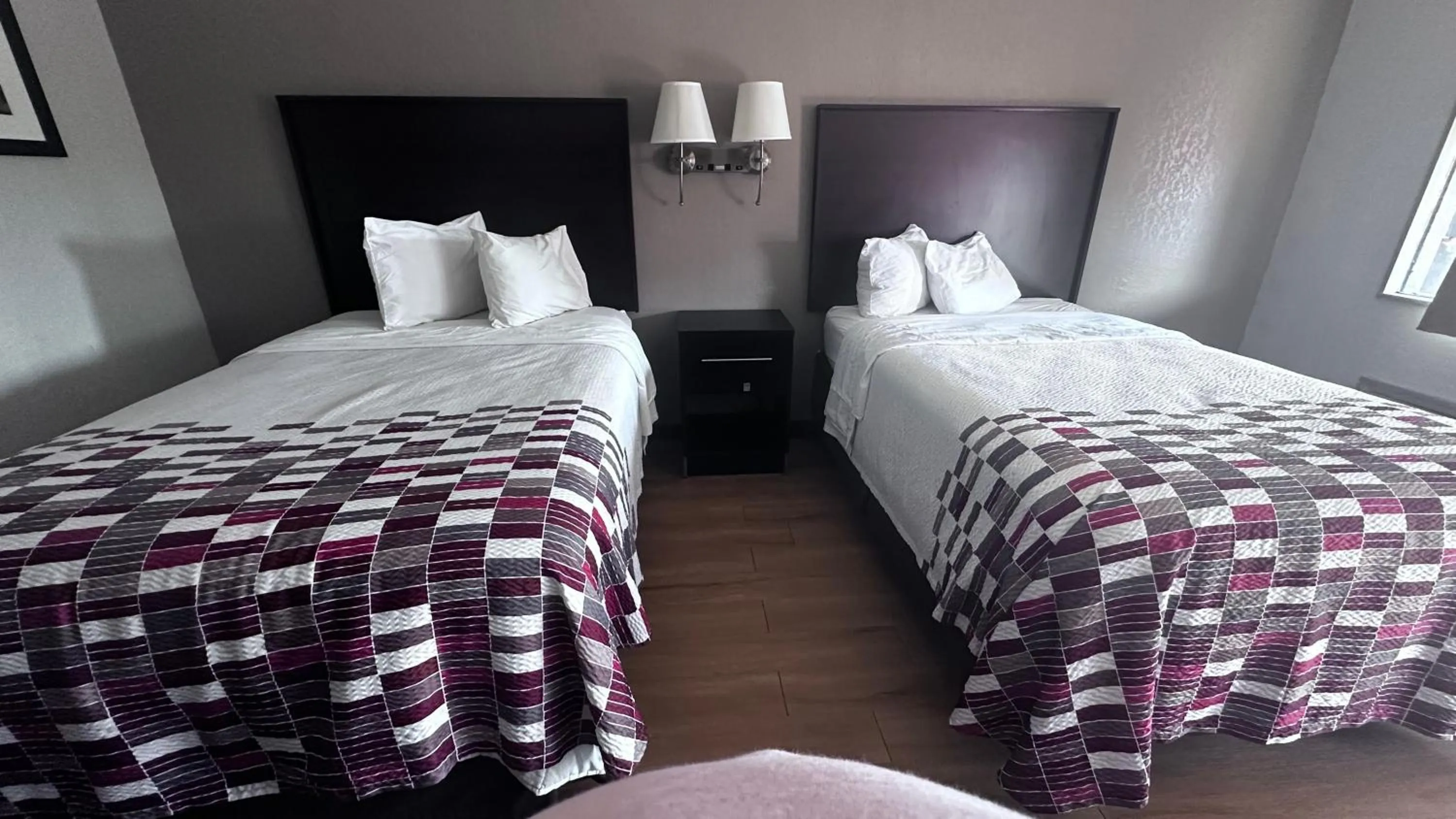 Bed in Red Roof Inn Anderson, IN