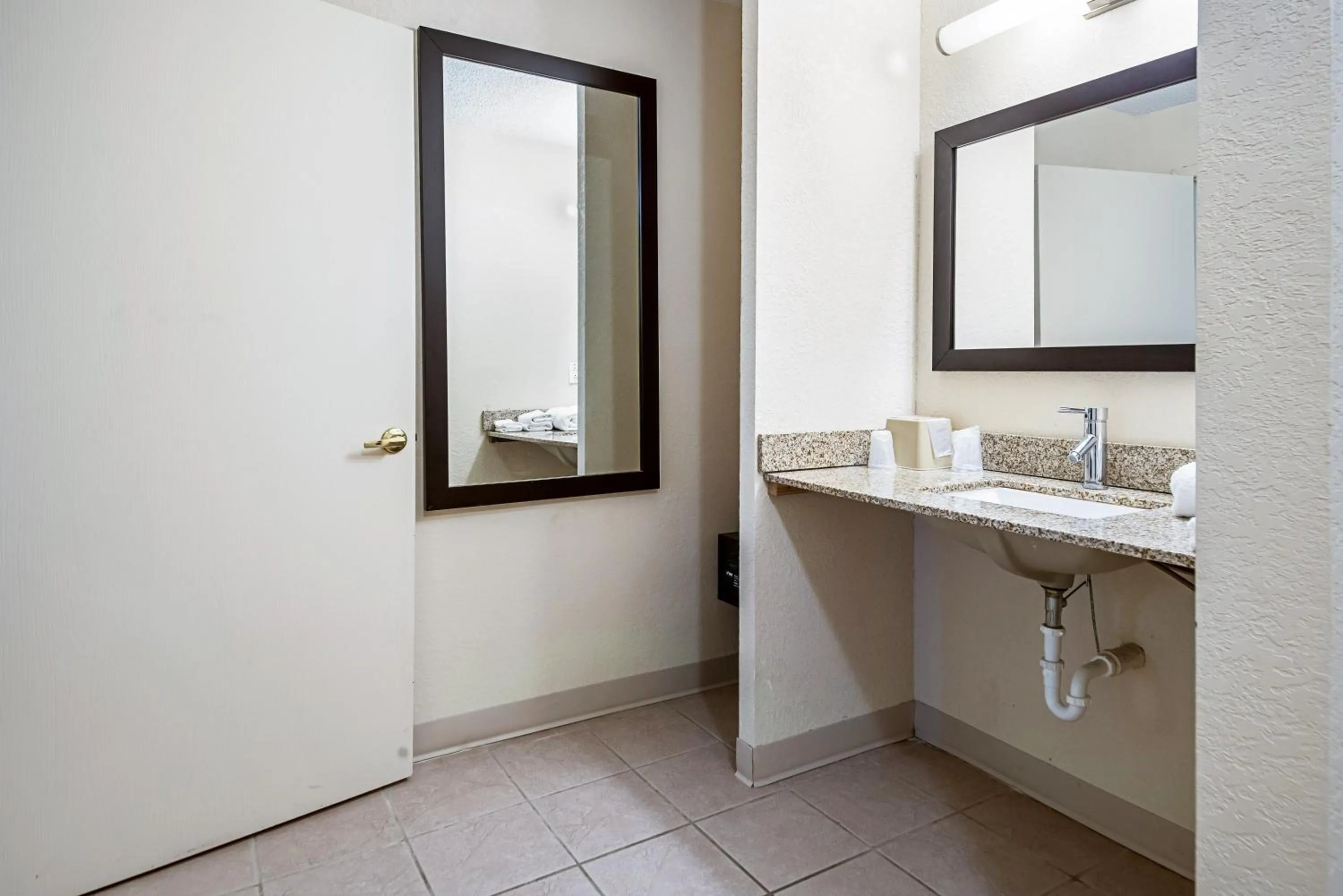 Bathroom in Red Roof Inn Anderson, IN