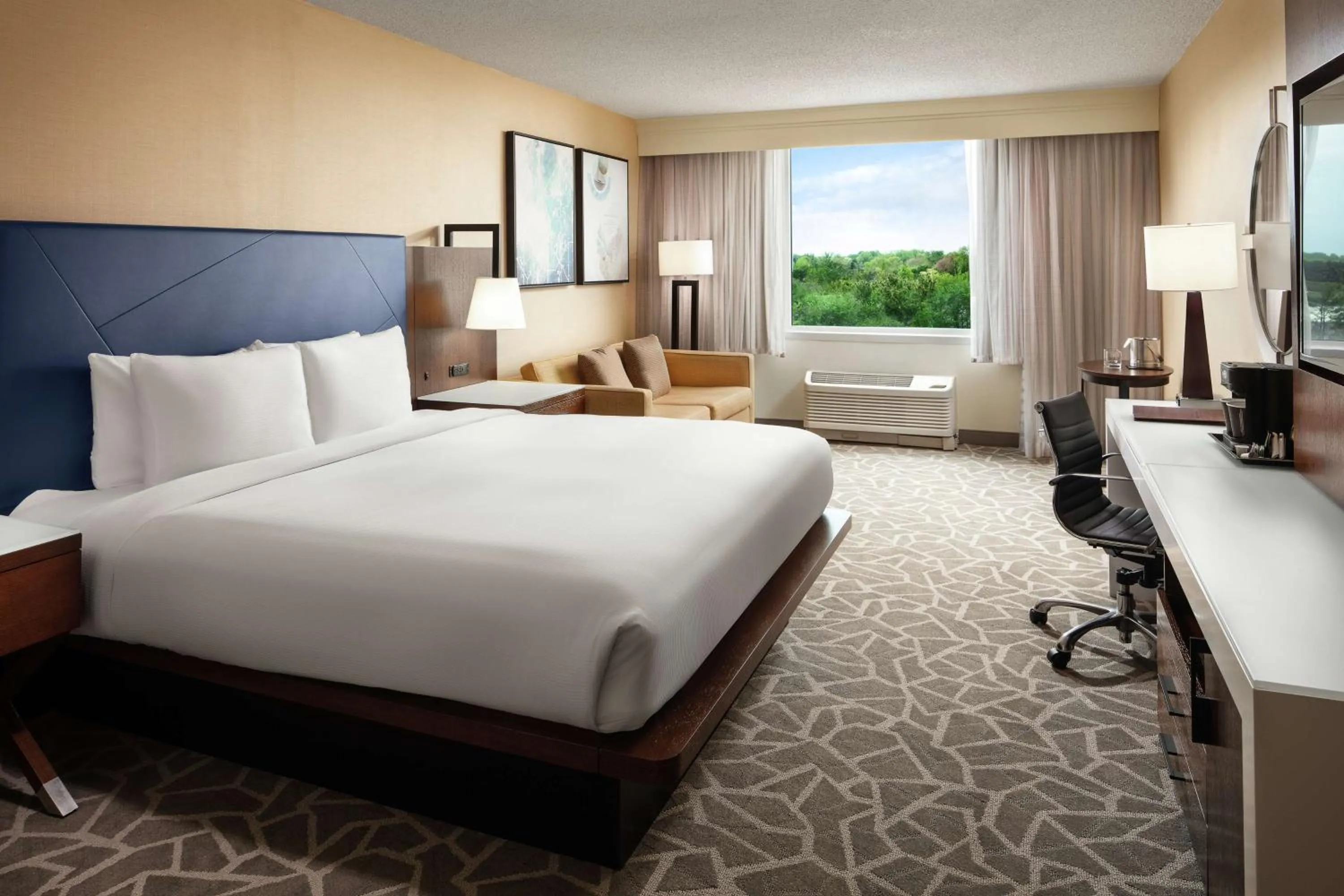 Bedroom, Bed in DoubleTree by Hilton Hotel Annapolis