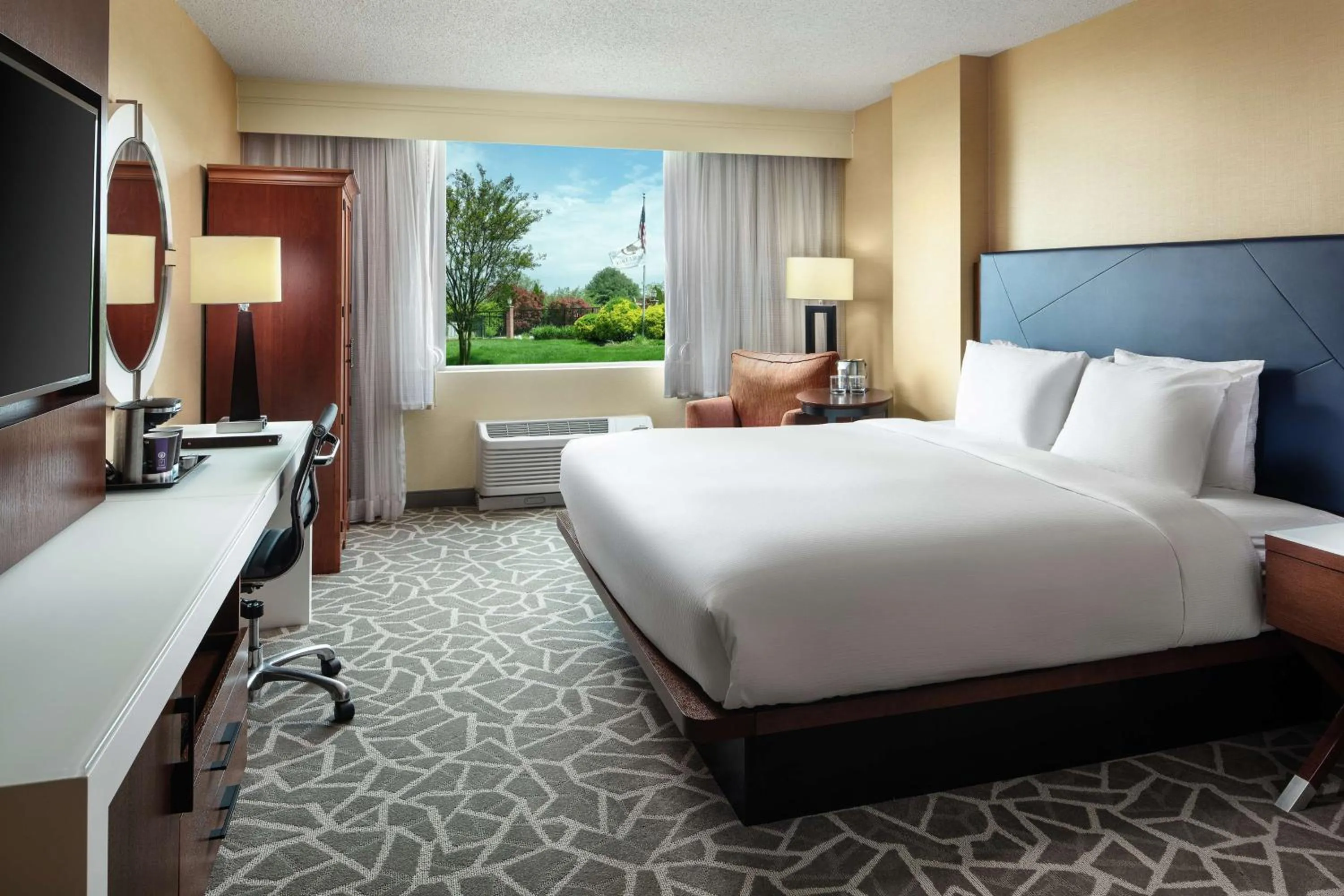 Bedroom, Bed in DoubleTree by Hilton Hotel Annapolis