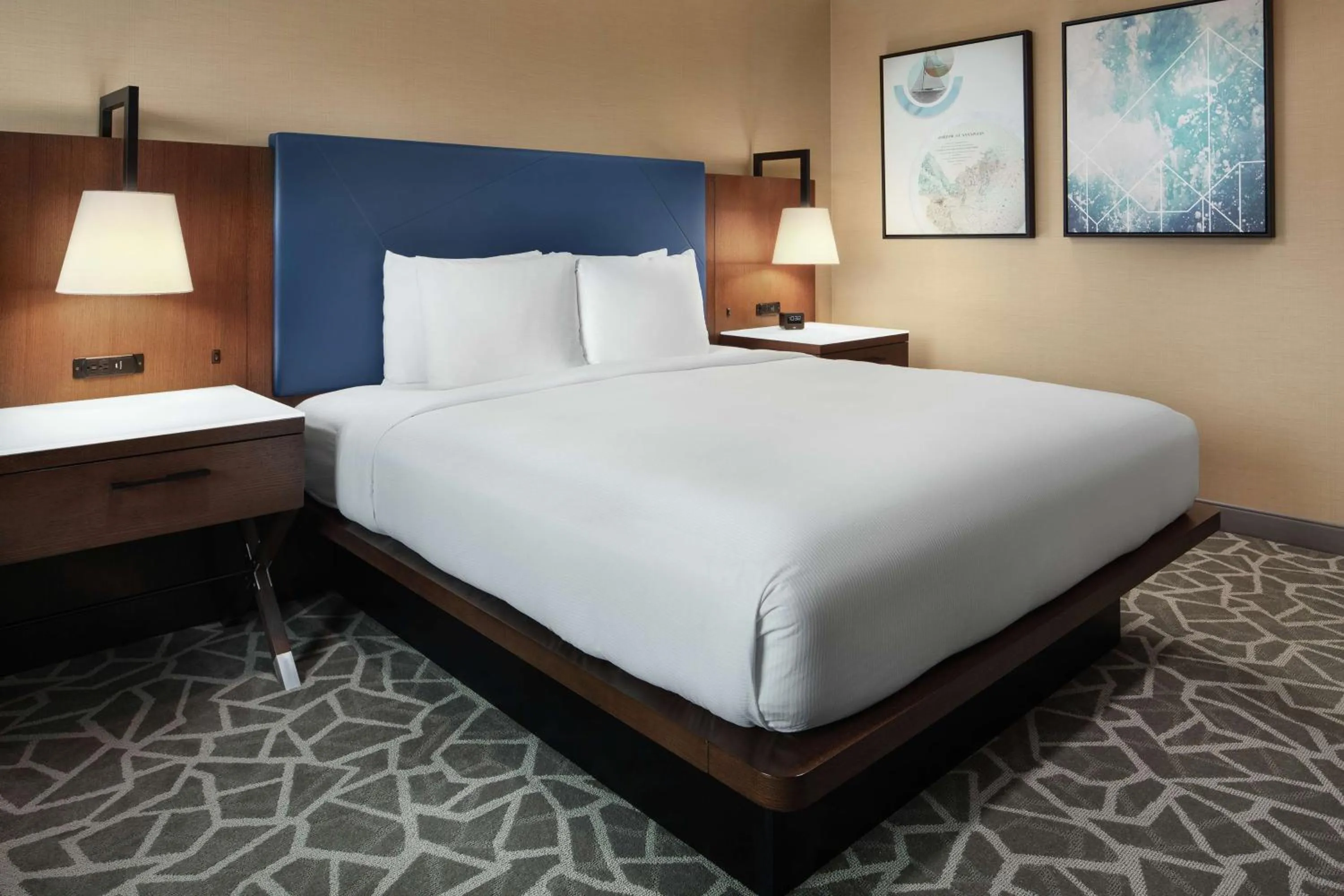 Bed in DoubleTree by Hilton Hotel Annapolis