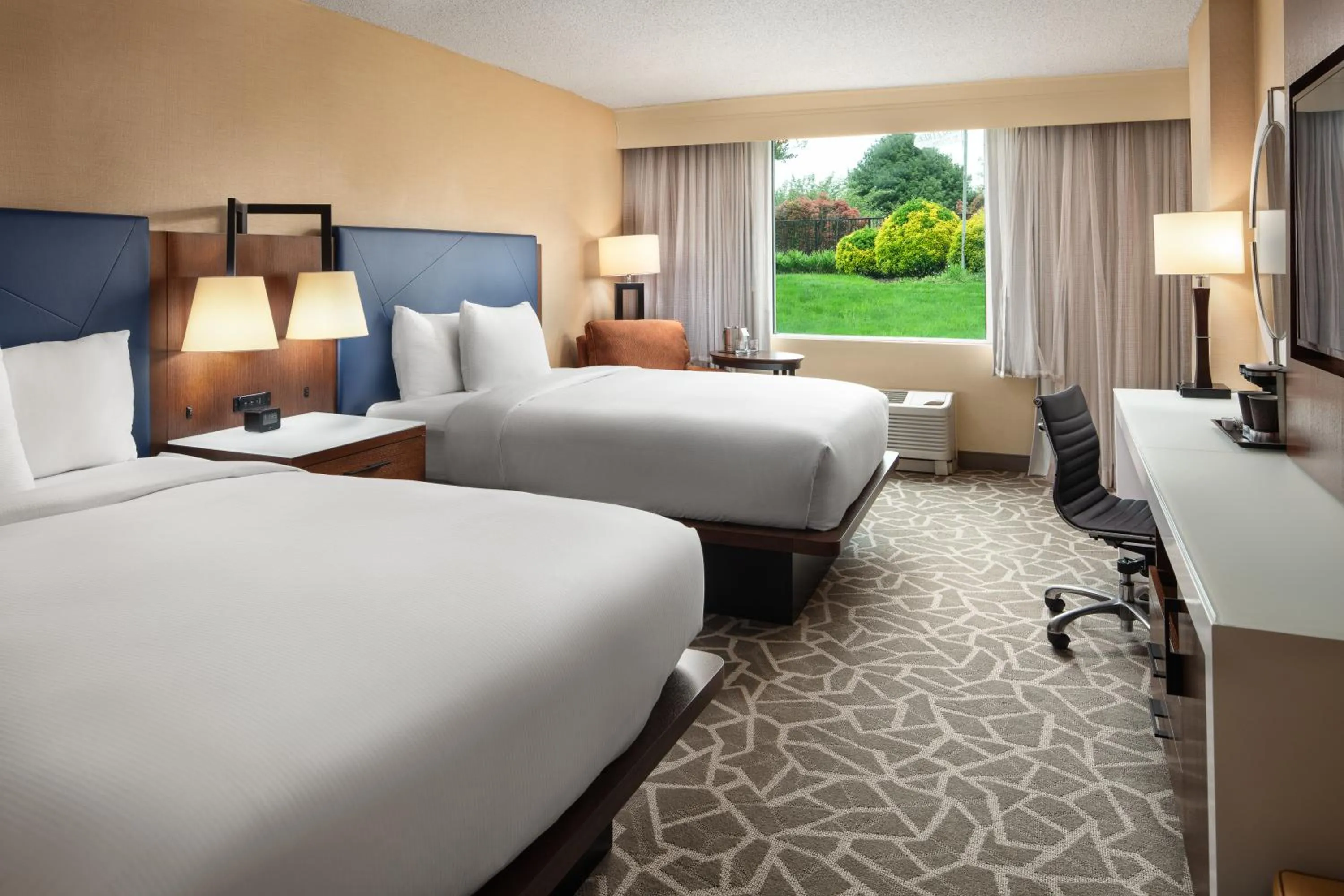 Photo of the whole room, Bed in DoubleTree by Hilton Hotel Annapolis