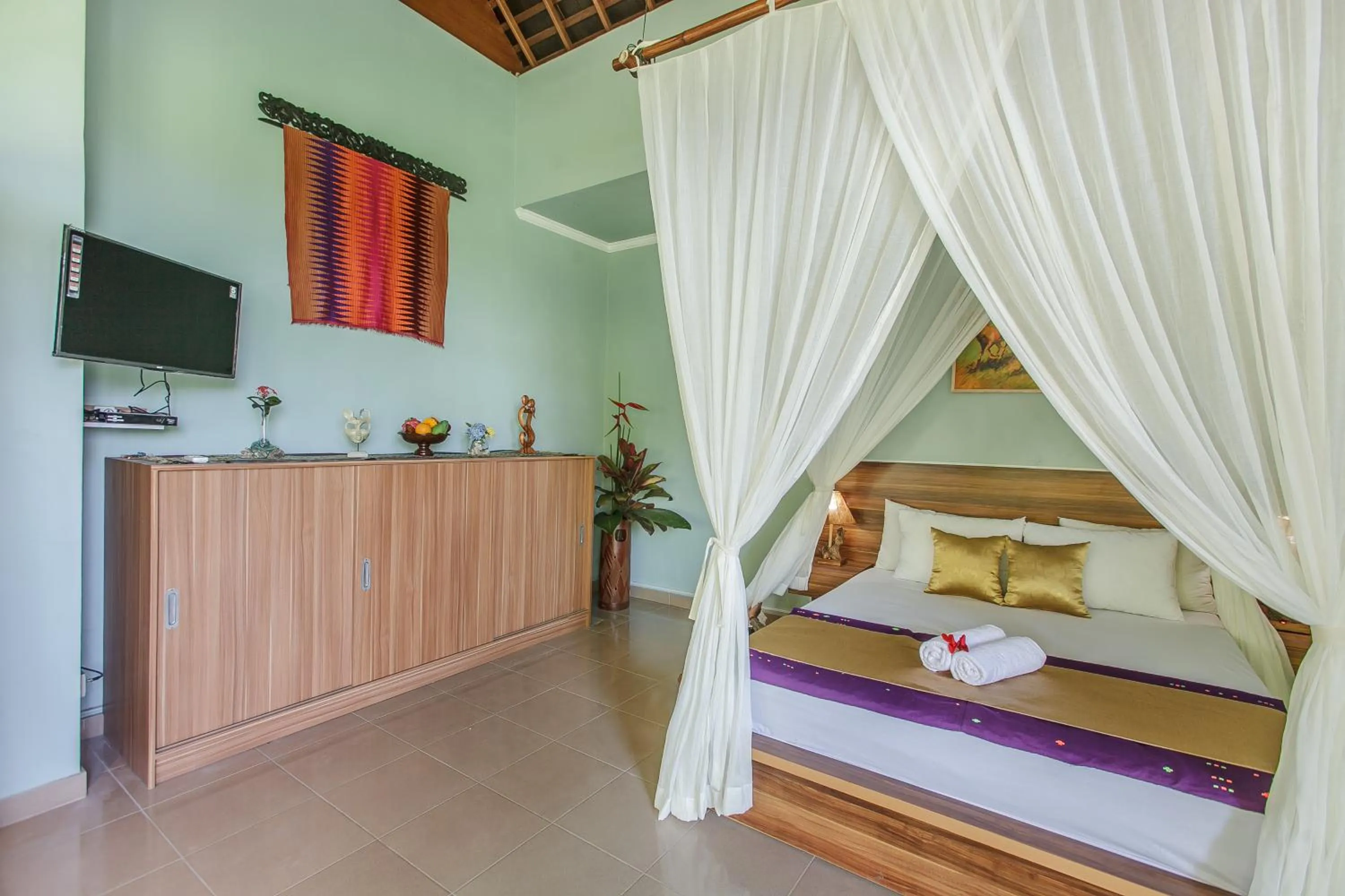 Photo of the whole room, Bed in Villa D'Carik Bali