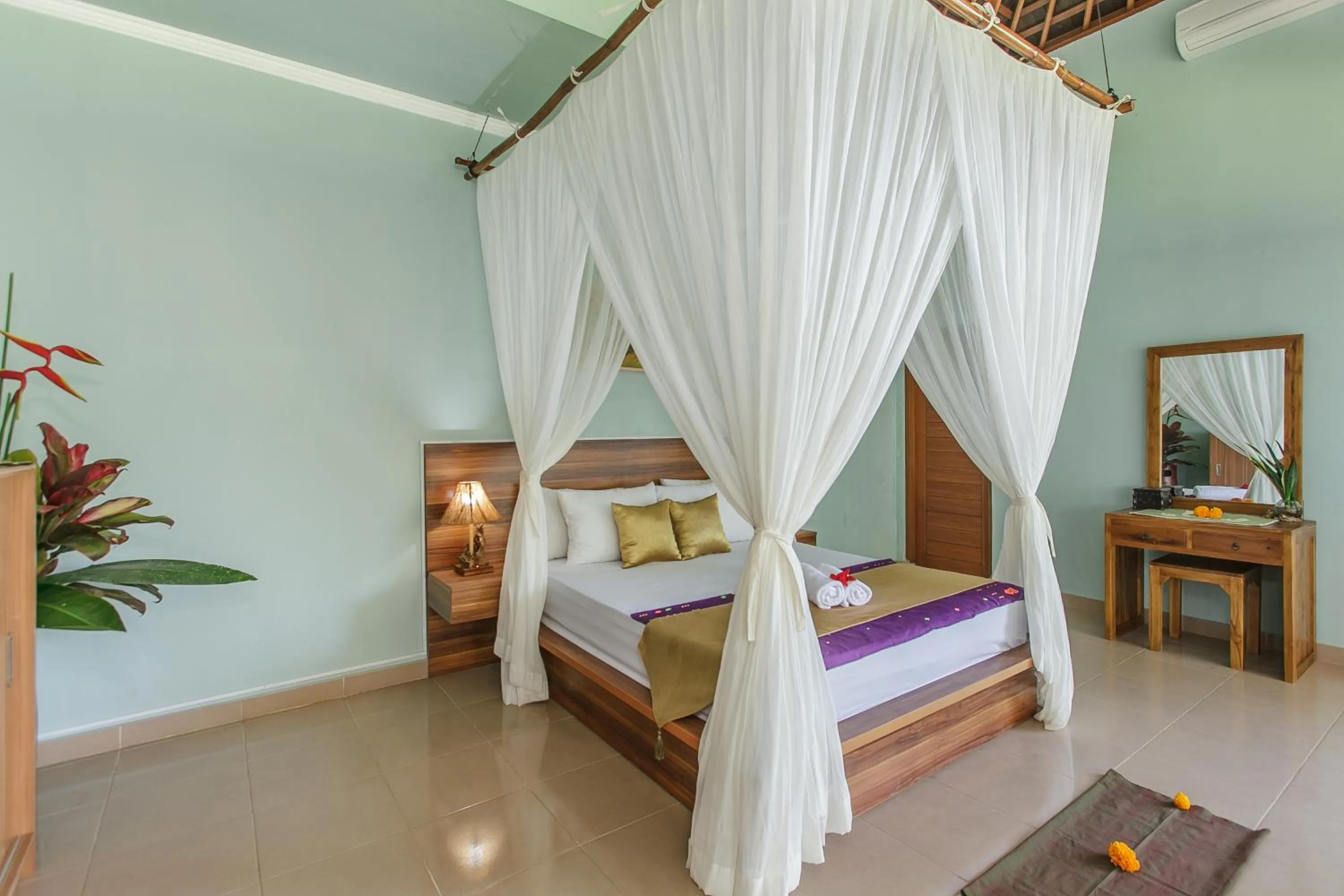 Photo of the whole room, Bed in Villa D'Carik Bali