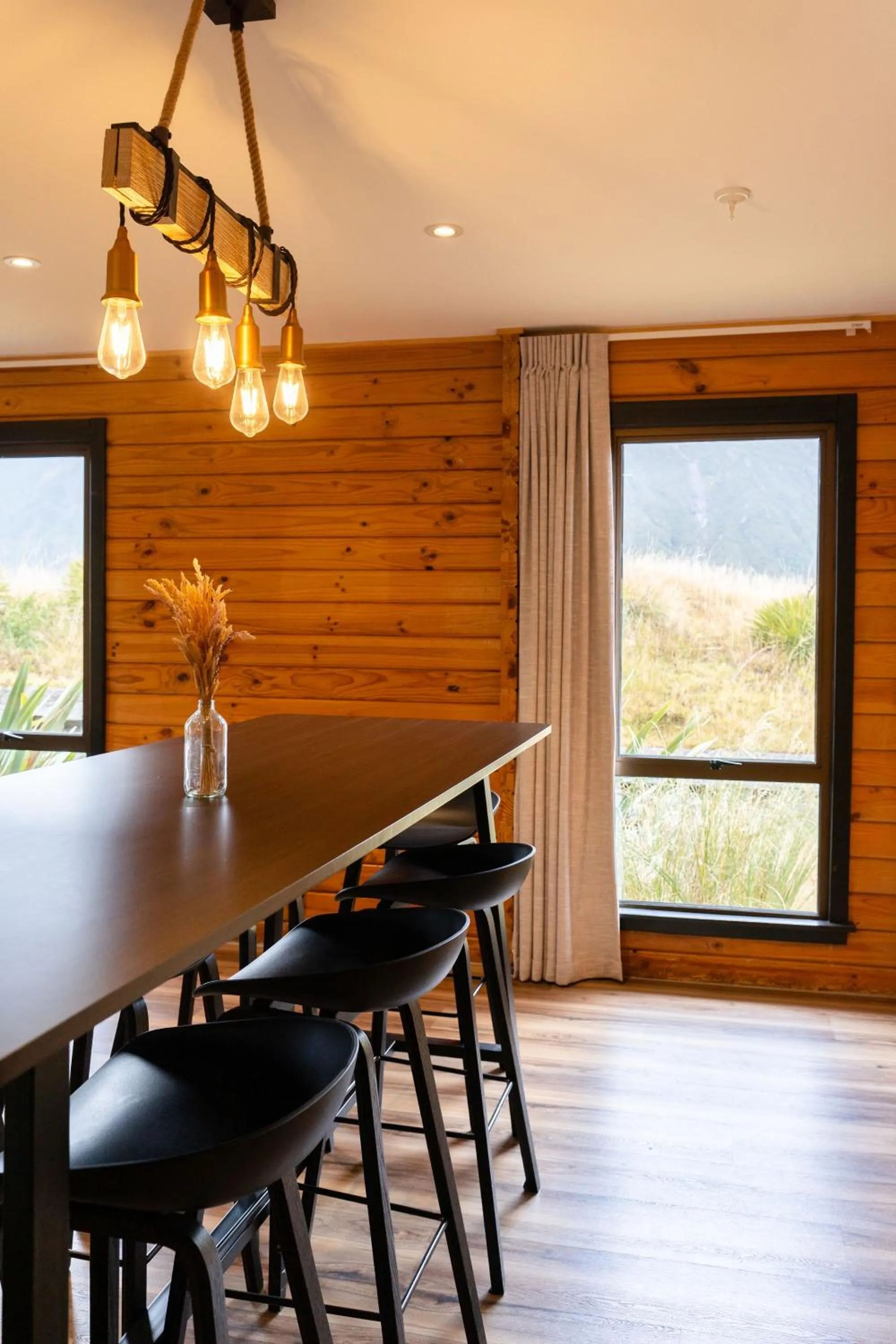 Dining area in Haka House Hostel Aoraki Mt Cook