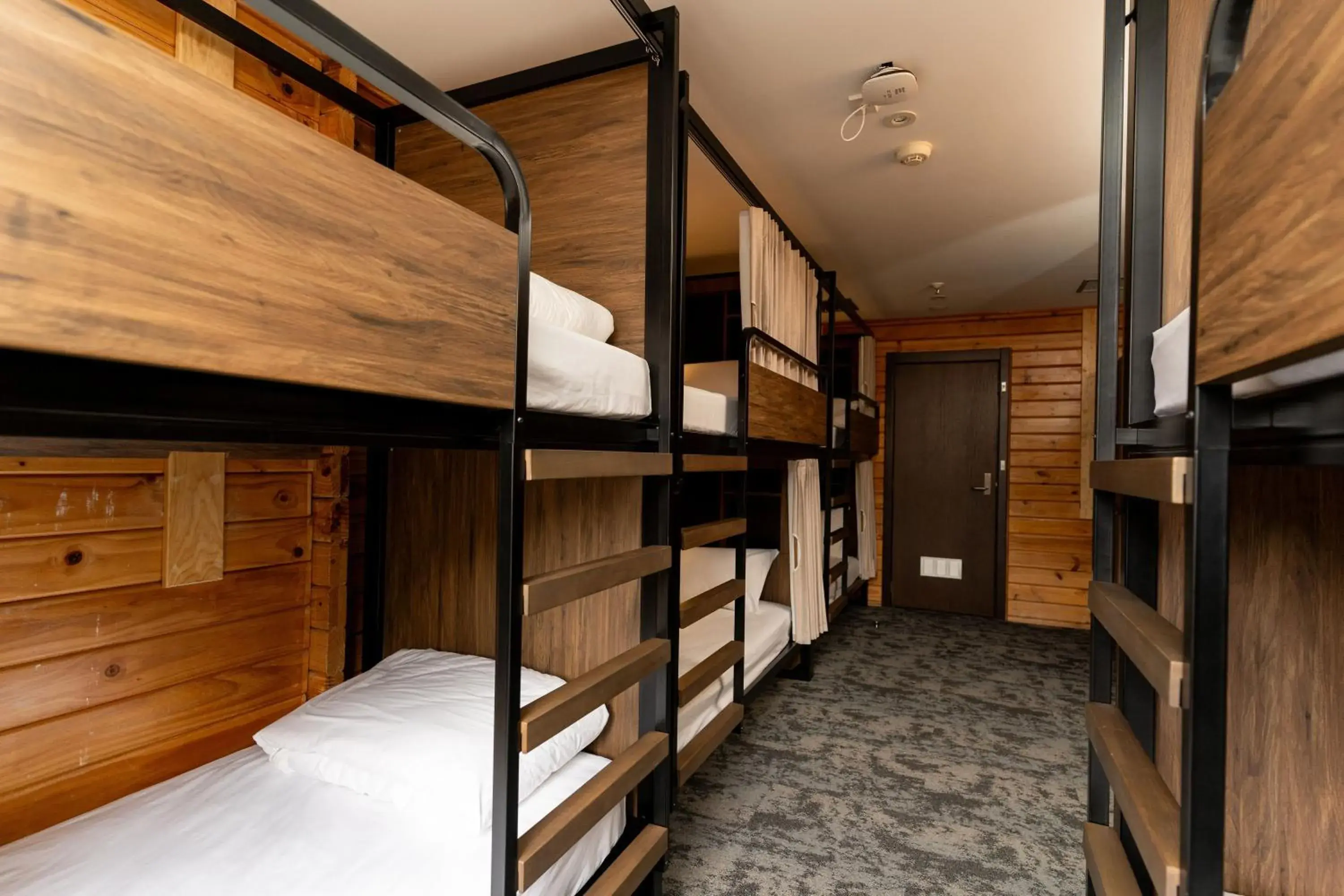 Bed in 8-Bed Dormitory Room in Haka House Aoraki Mt Cook Bed in 8-Bed Dormitory Room in Haka House Aoraki Mt Cook