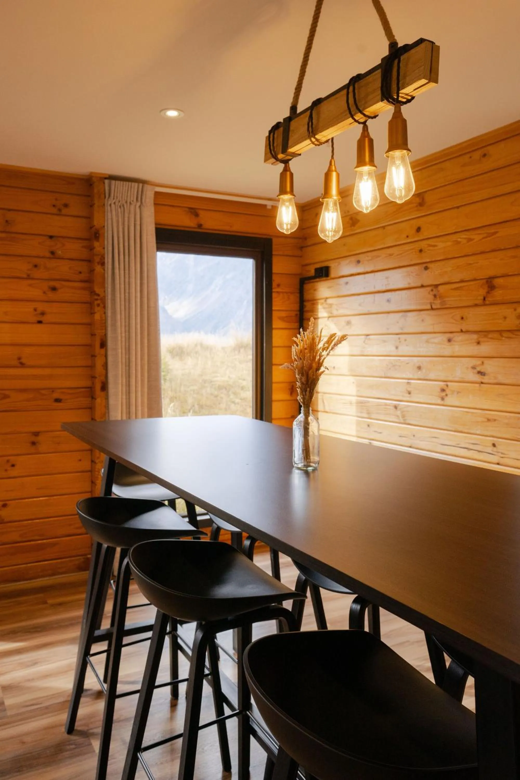 Dining area in Haka House Hostel Aoraki Mt Cook