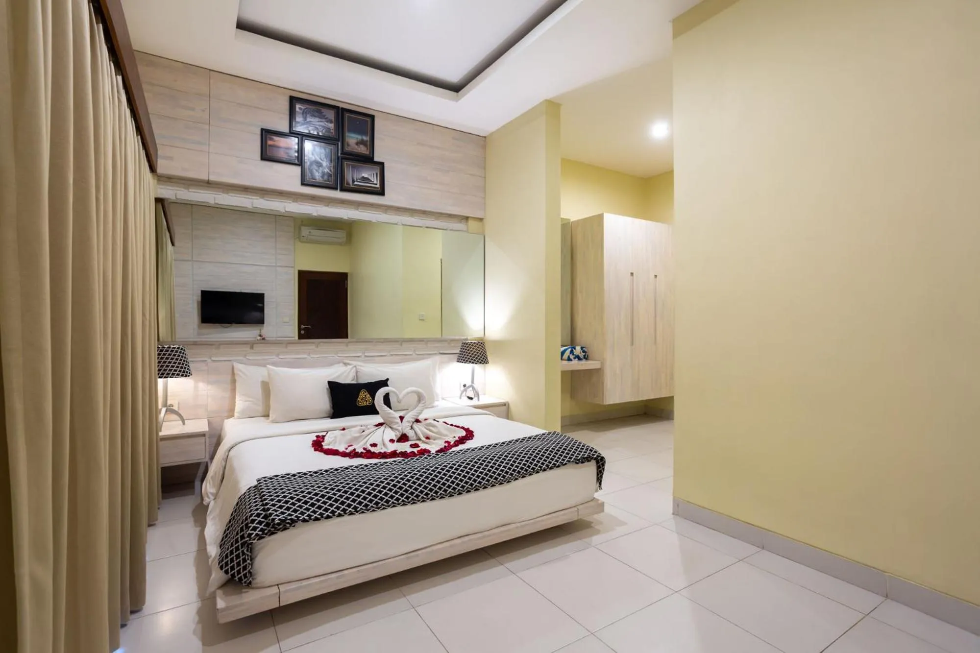 Bed in Paisa Seminyak Living