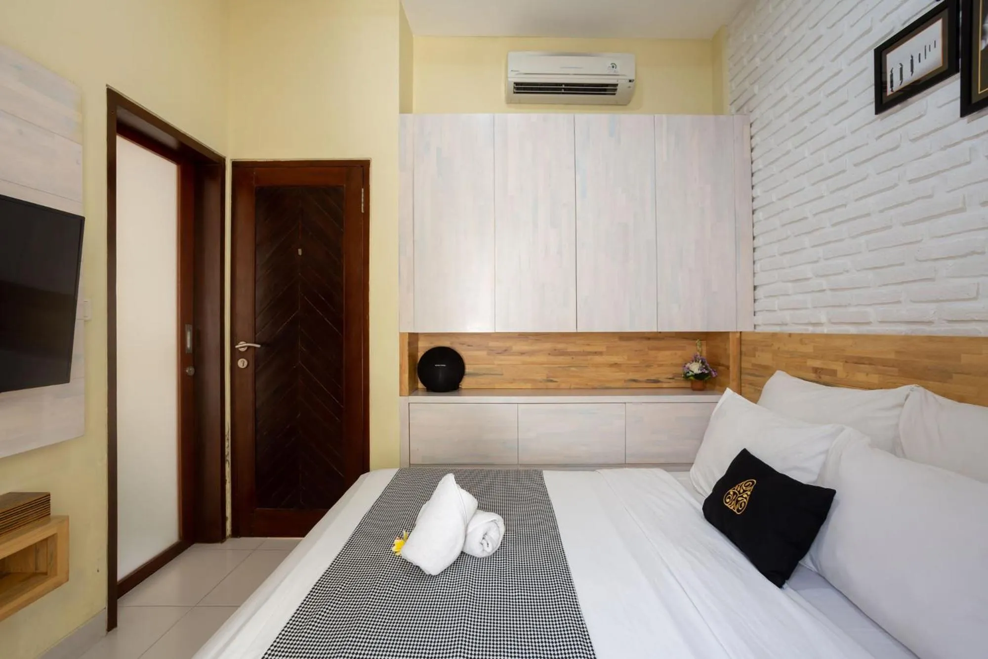 Bedroom, Bed in Paisa Seminyak Living