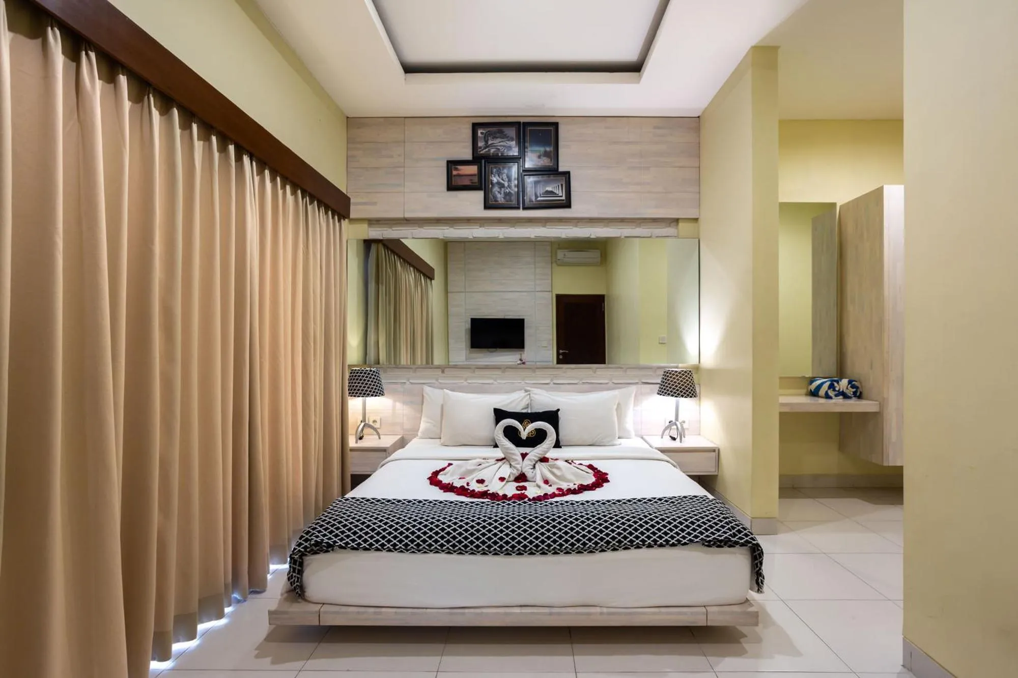 Bed in Paisa Seminyak Living