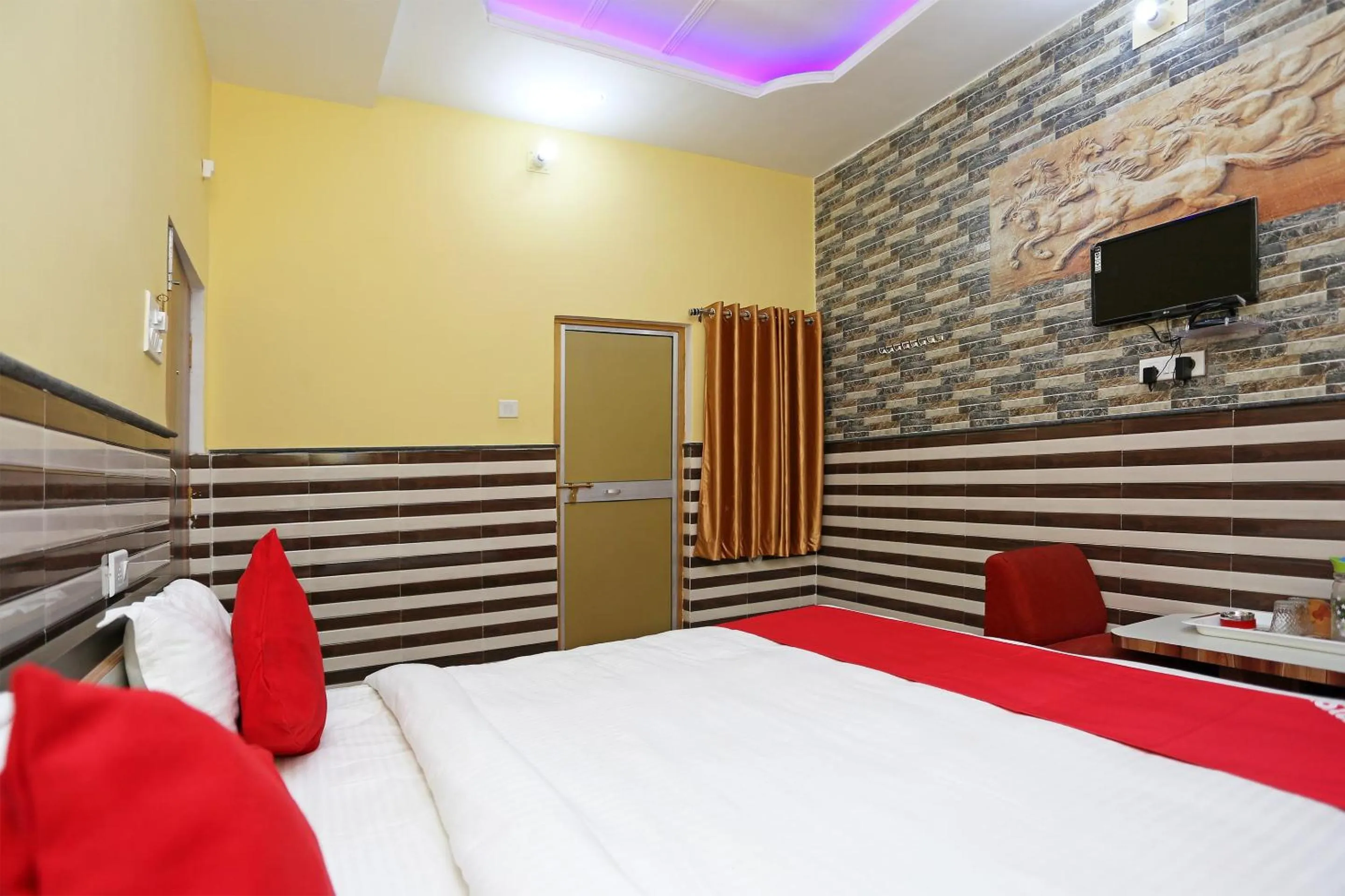 Bed in Hotel Bachchan Palace