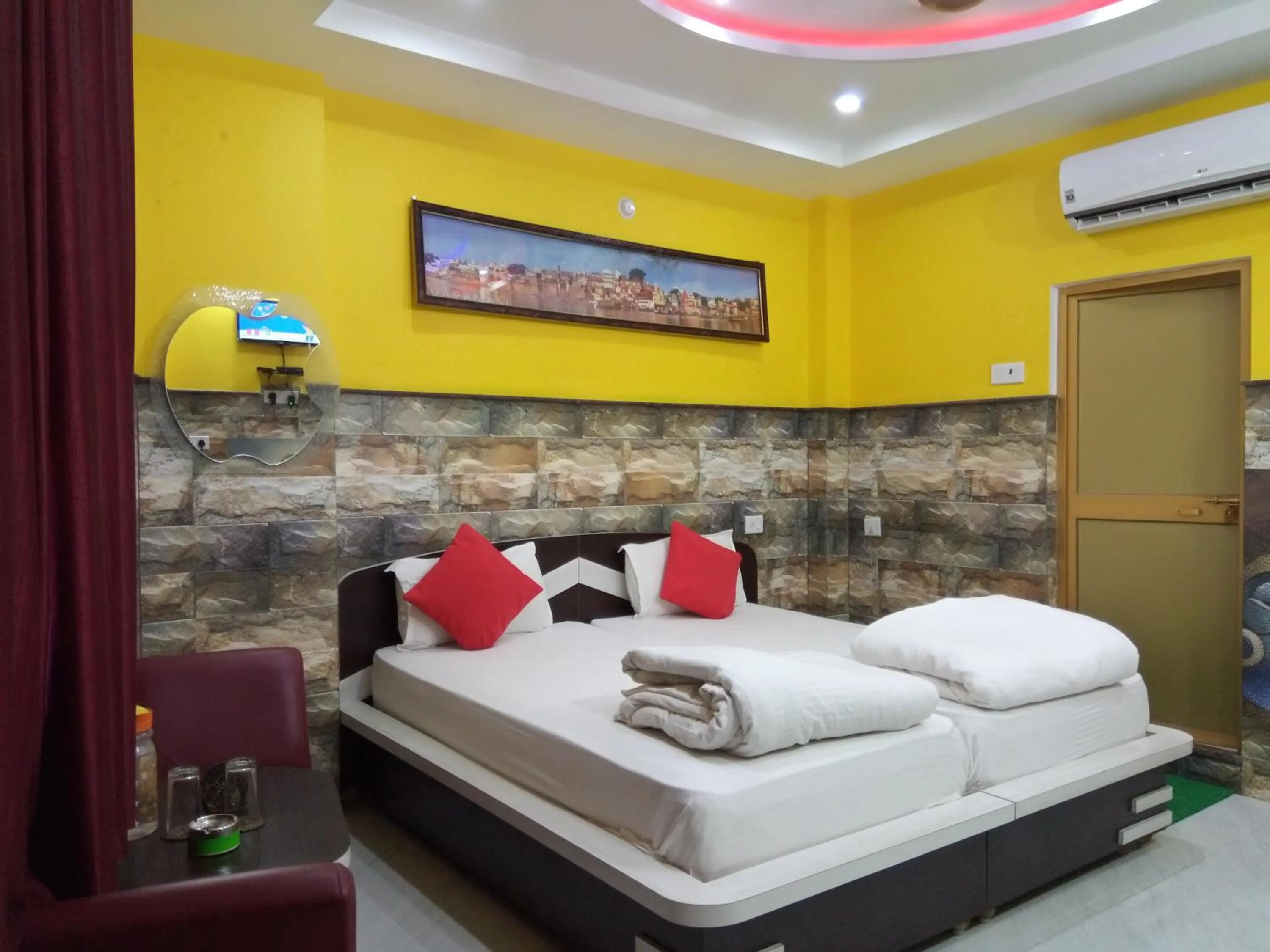 Bed in Hotel Bachchan Palace