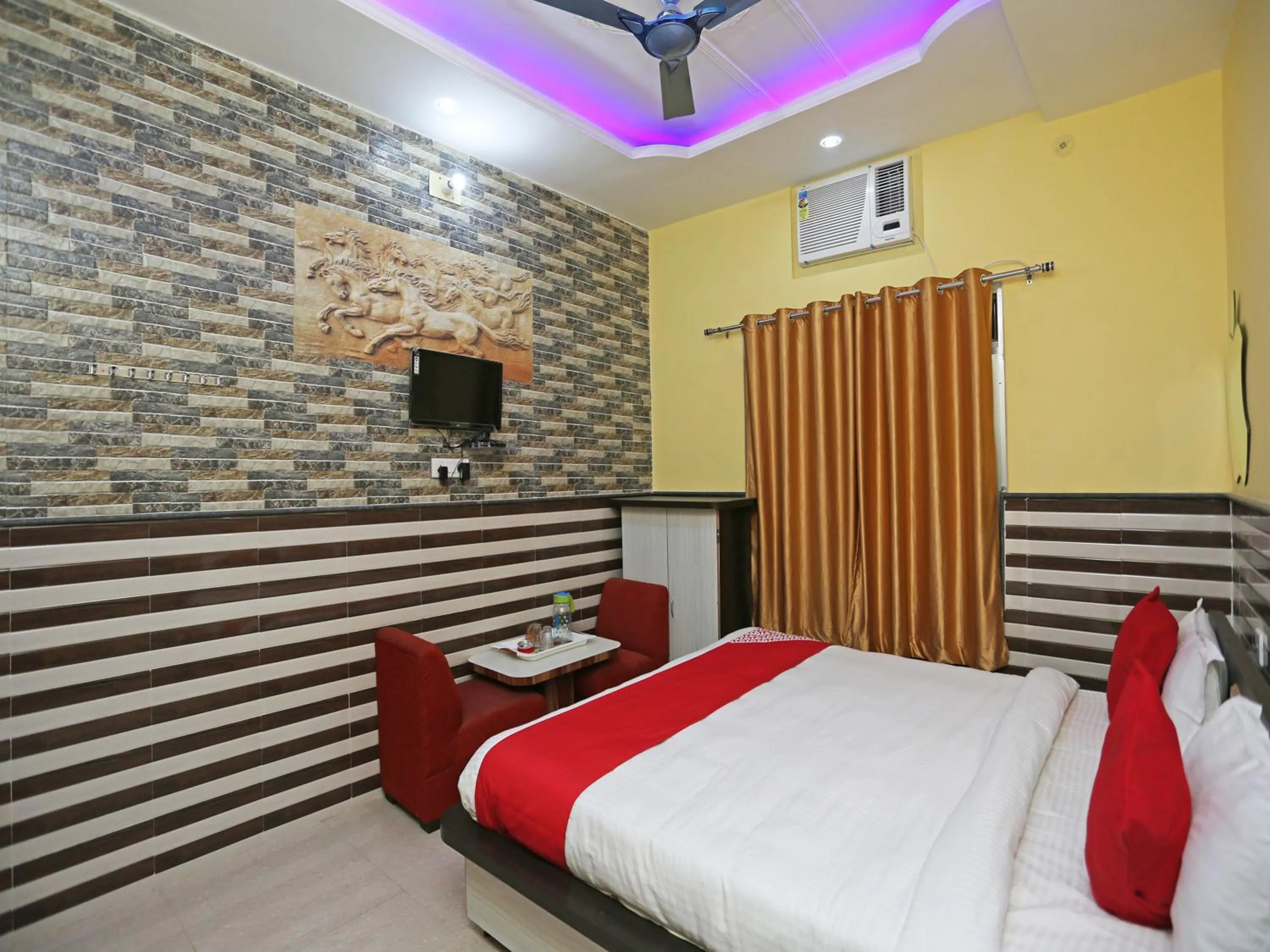 Bedroom, Bed in Hotel Bachchan Palace