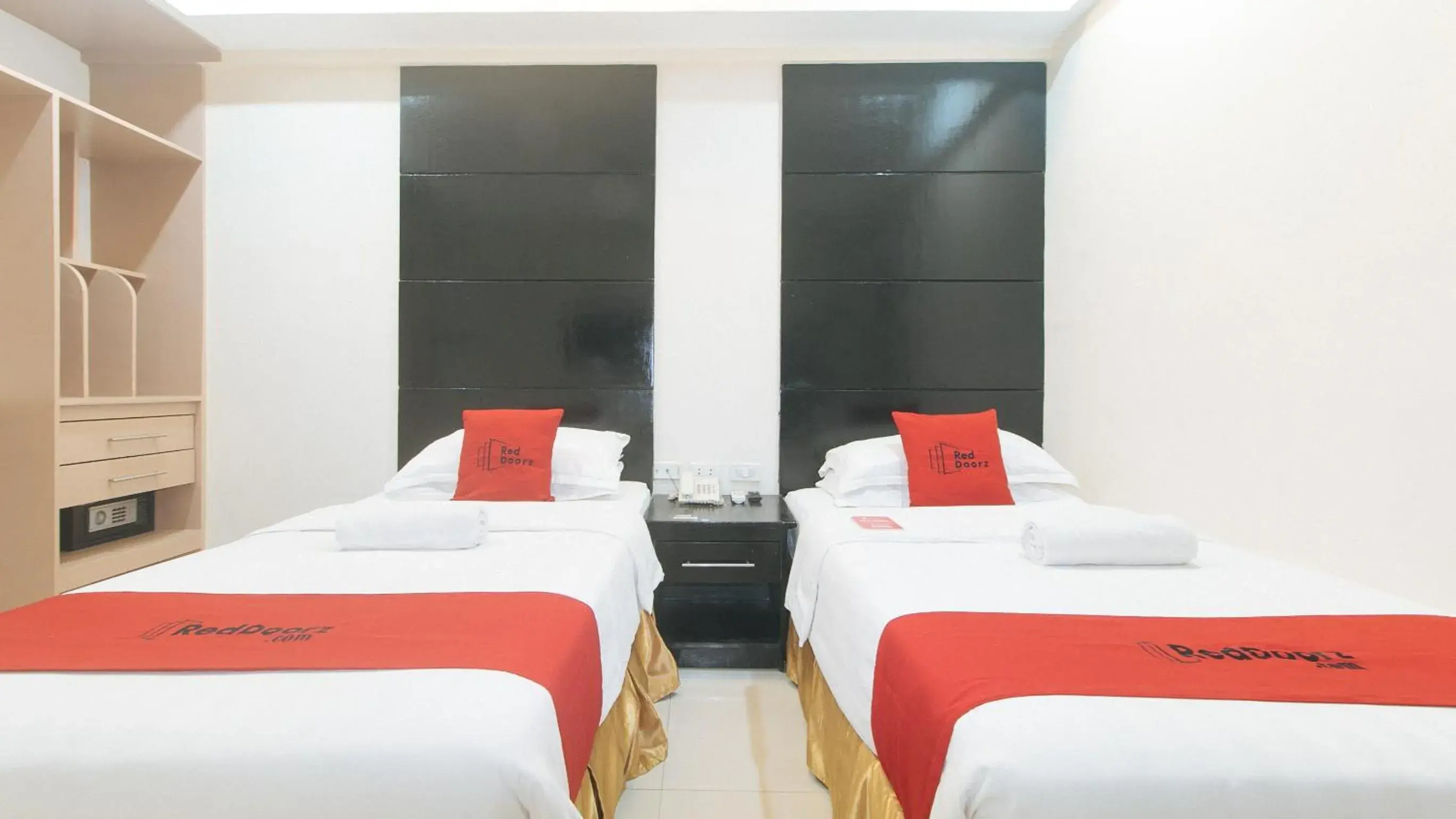 Twin Room in RedDoorz at Grand Apartelle Hernan Cortes Cebu Twin Room in RedDoorz at Grand Apartelle Hernan Cortes Cebu