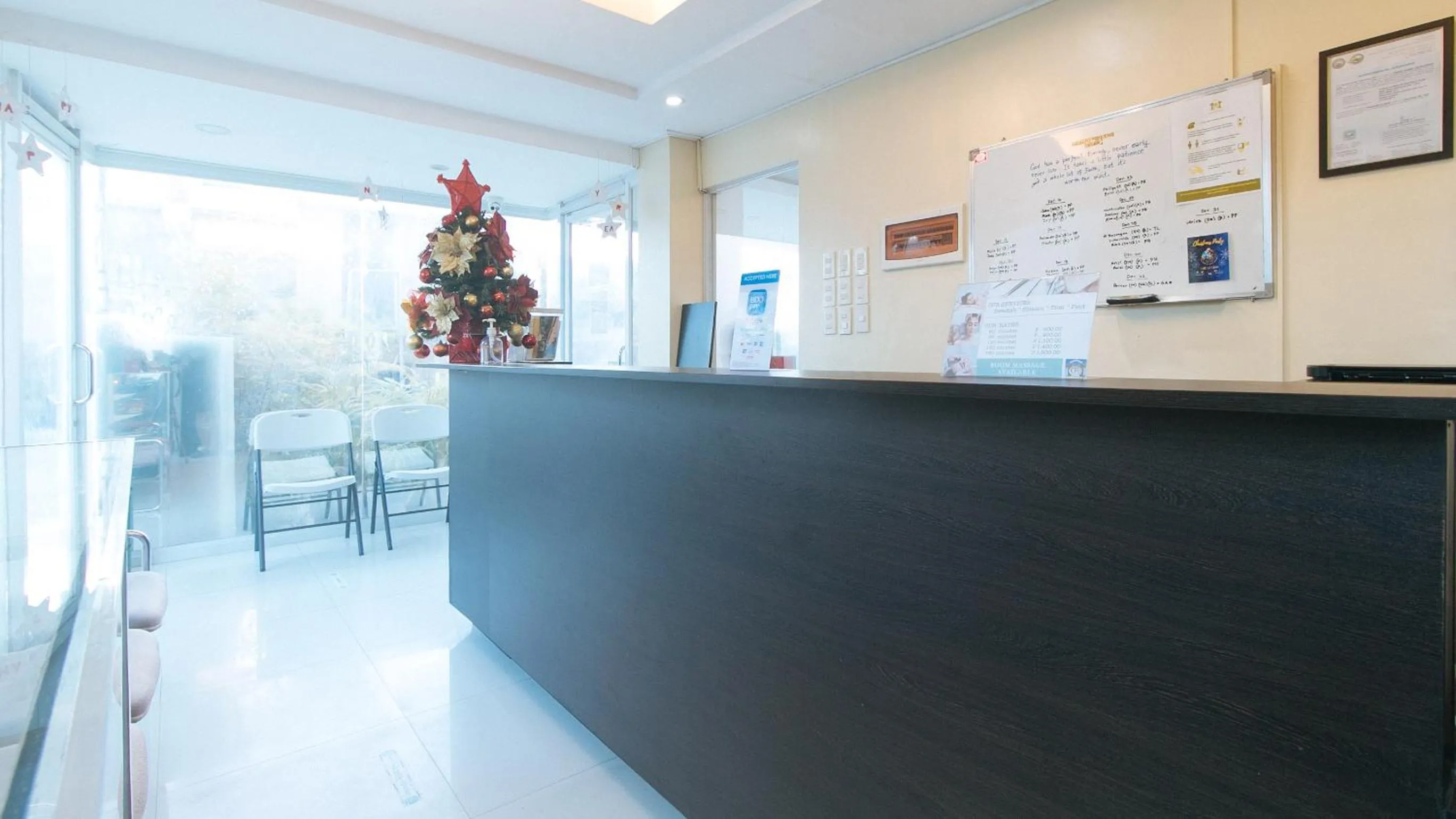 Lobby or reception in RedDoorz at Grand Apartelle Hernan Cortes Cebu