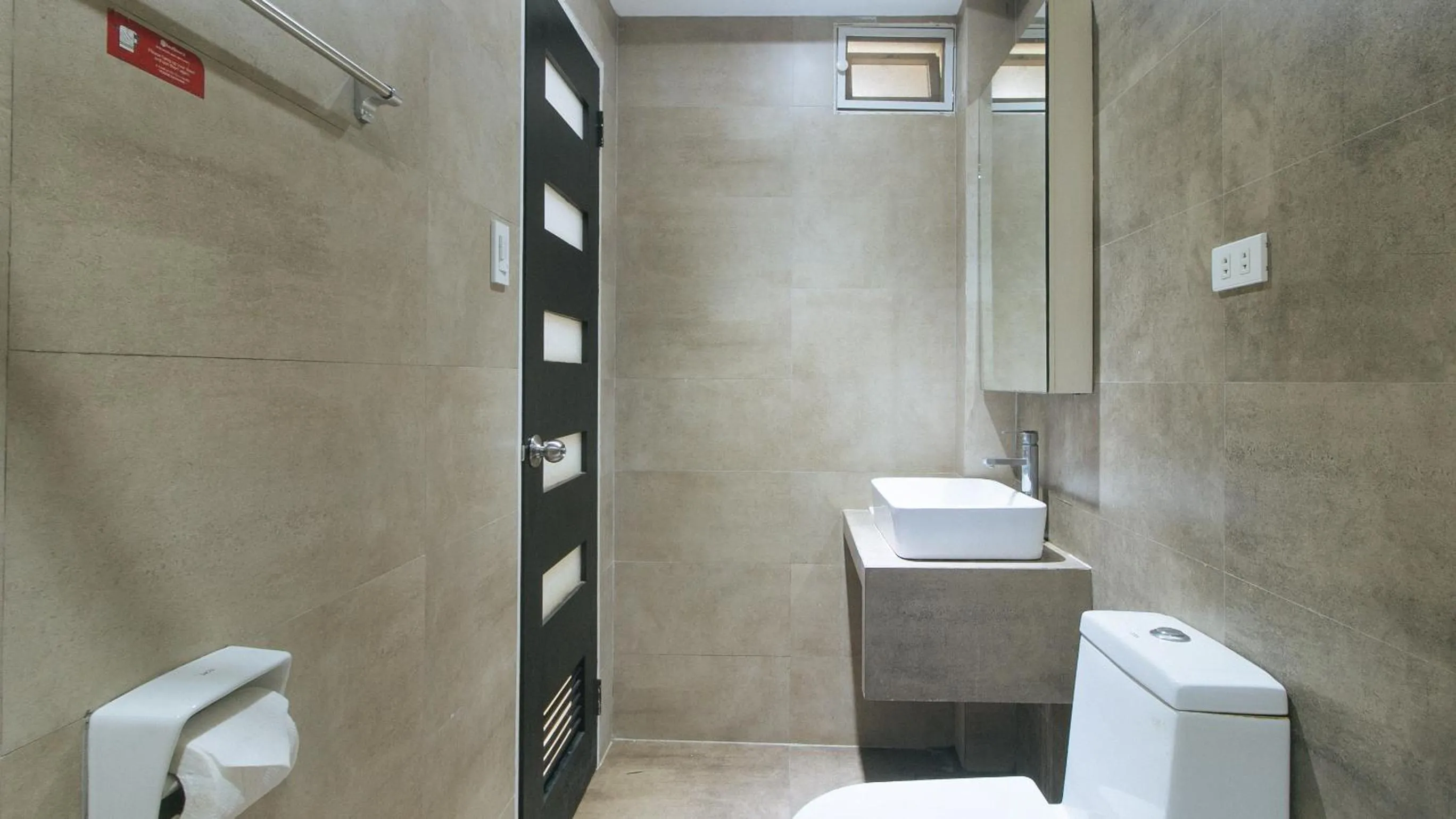Bathroom in RedDoorz at Grand Apartelle Hernan Cortes Cebu