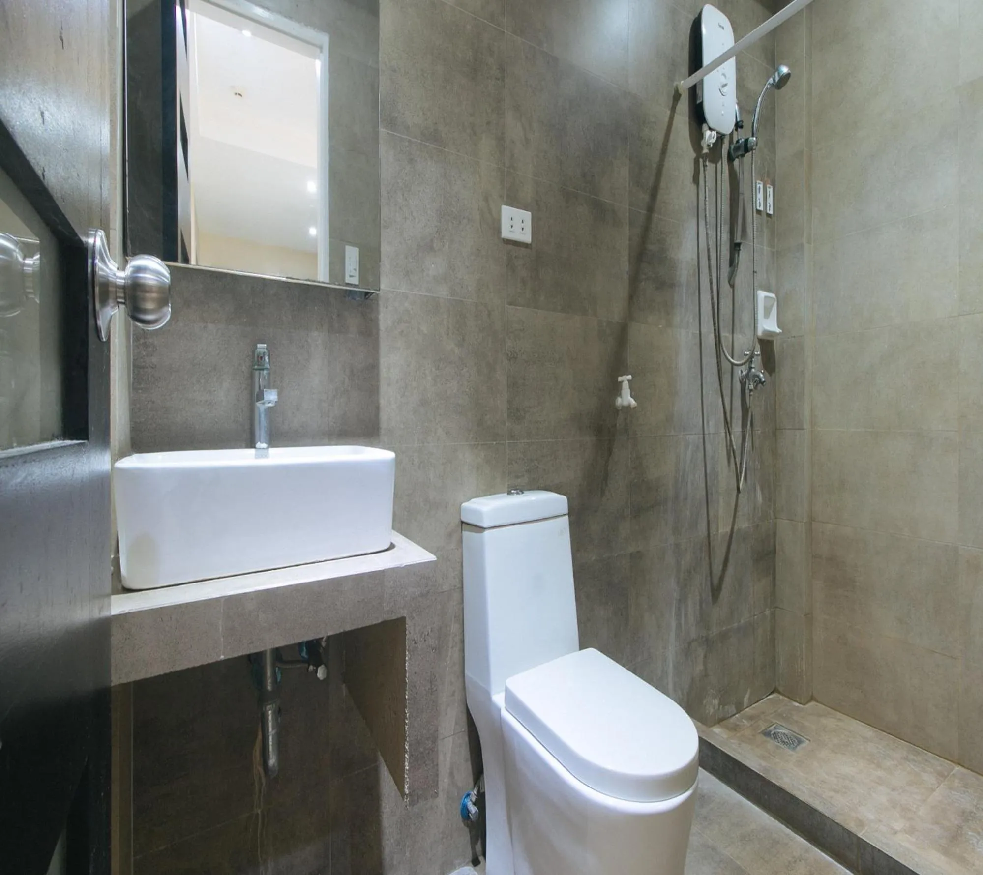 Shower in RedDoorz at Grand Apartelle Hernan Cortes Cebu