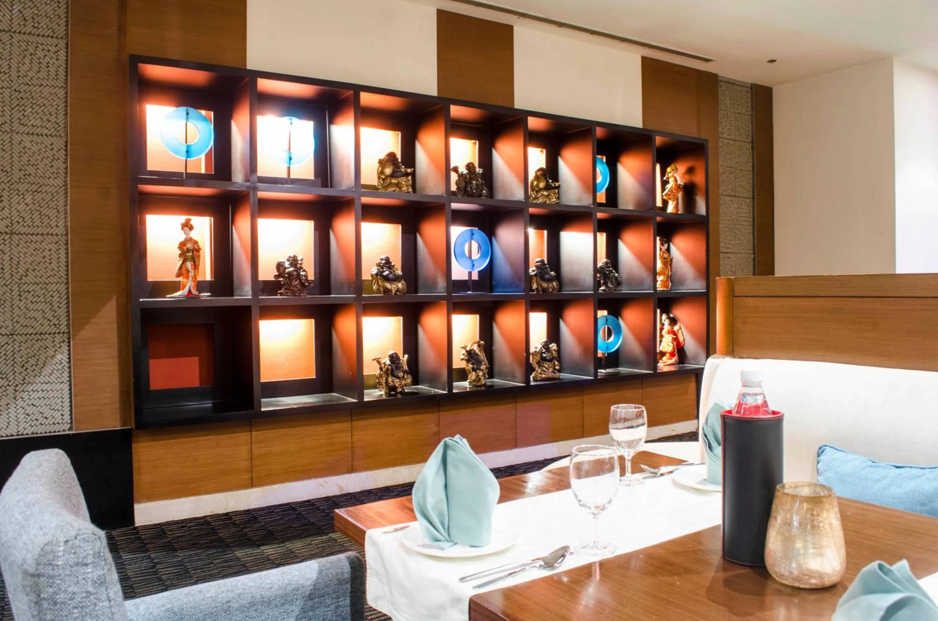 Restaurant/places to eat in Radisson Blu Hotel, Greater Noida
