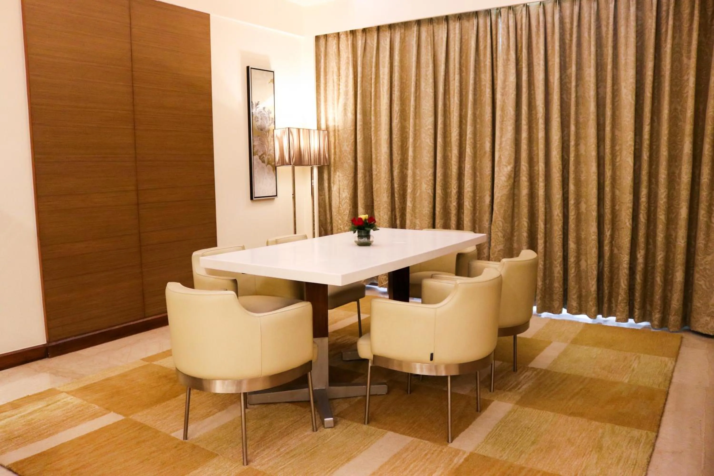 Dining area in Radisson Blu Hotel, Greater Noida