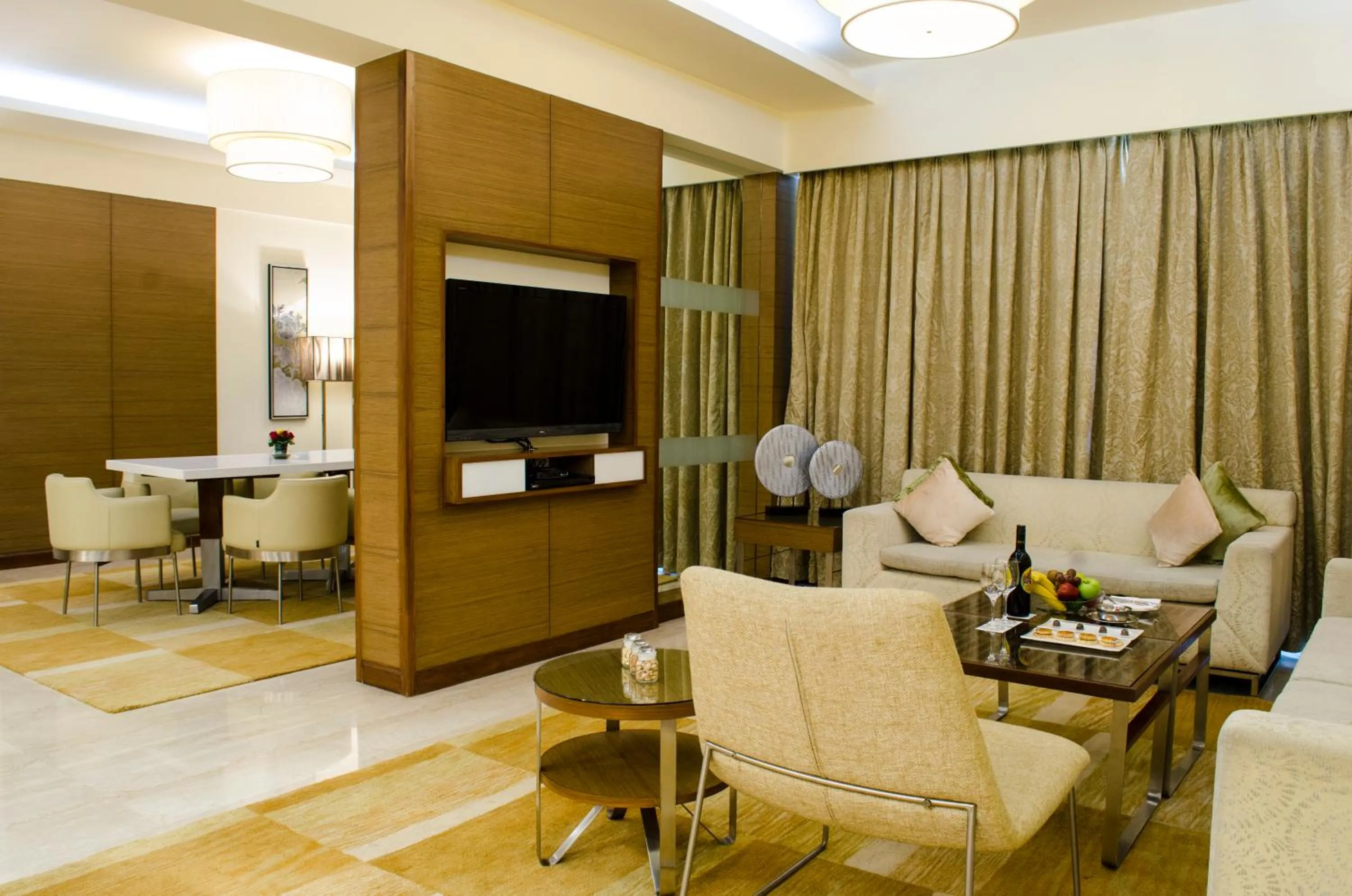 Living room in Radisson Blu Hotel, Greater Noida