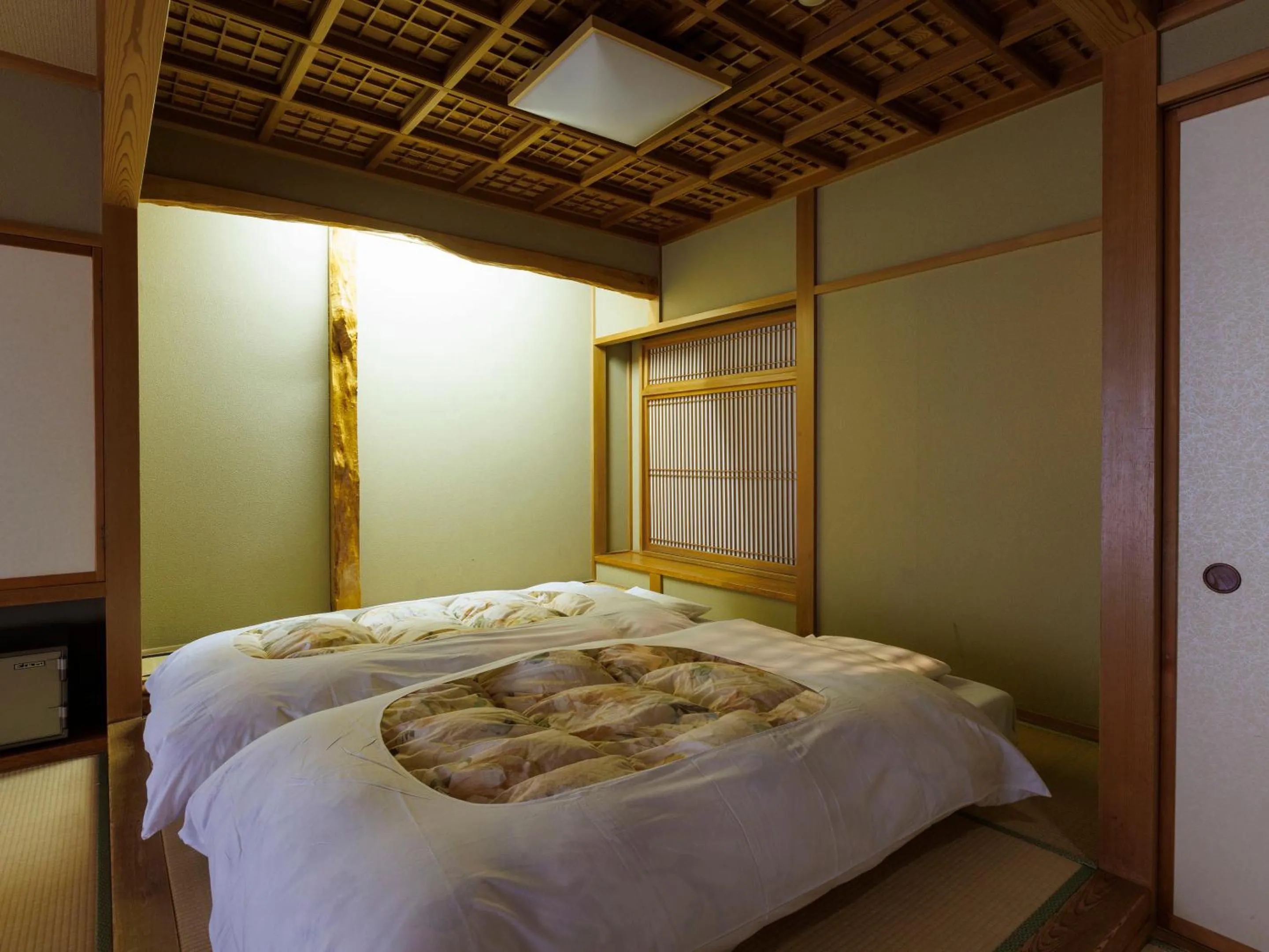 Bed in Wakamiro