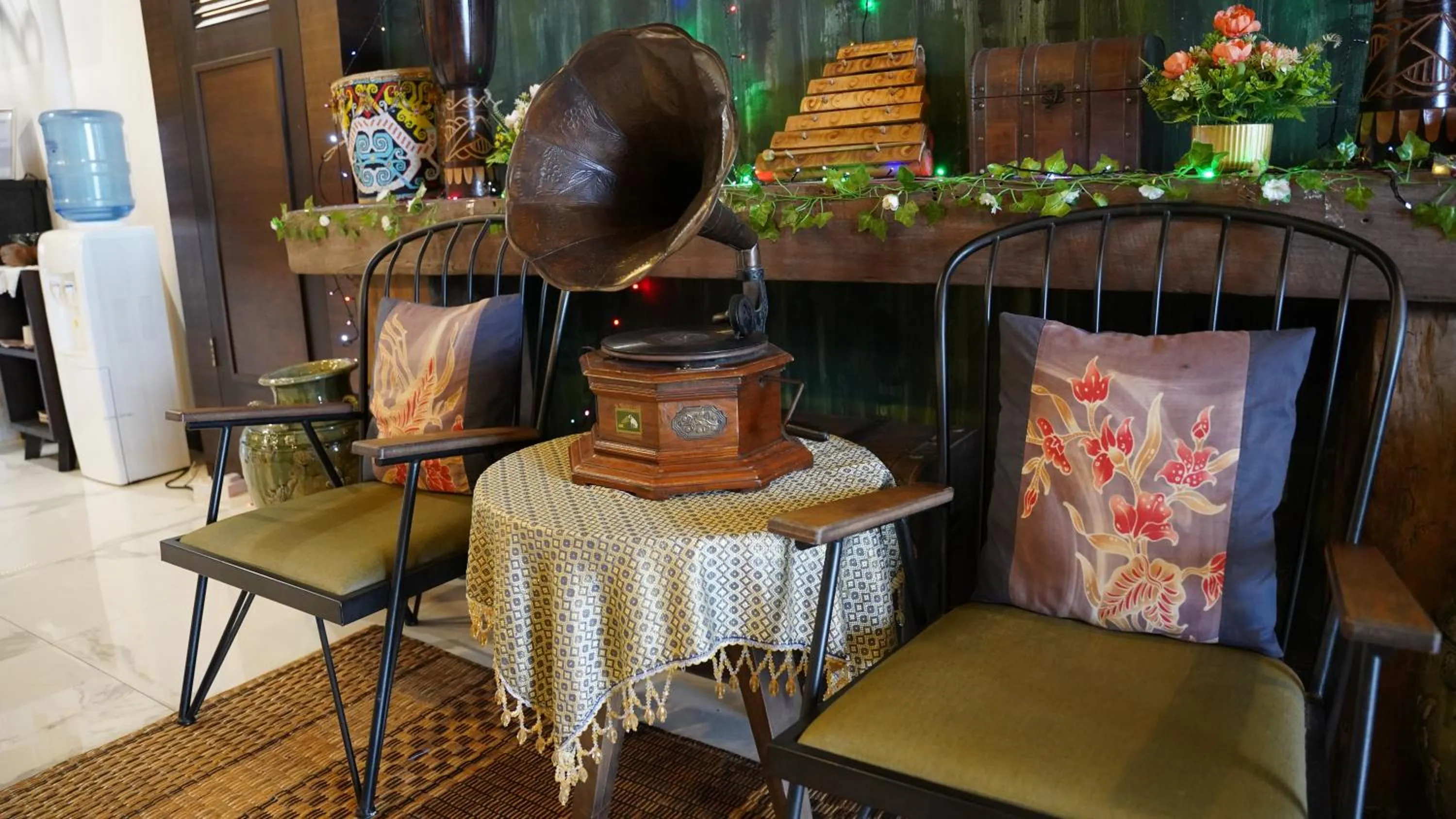 Seating area in Serapi Hotel