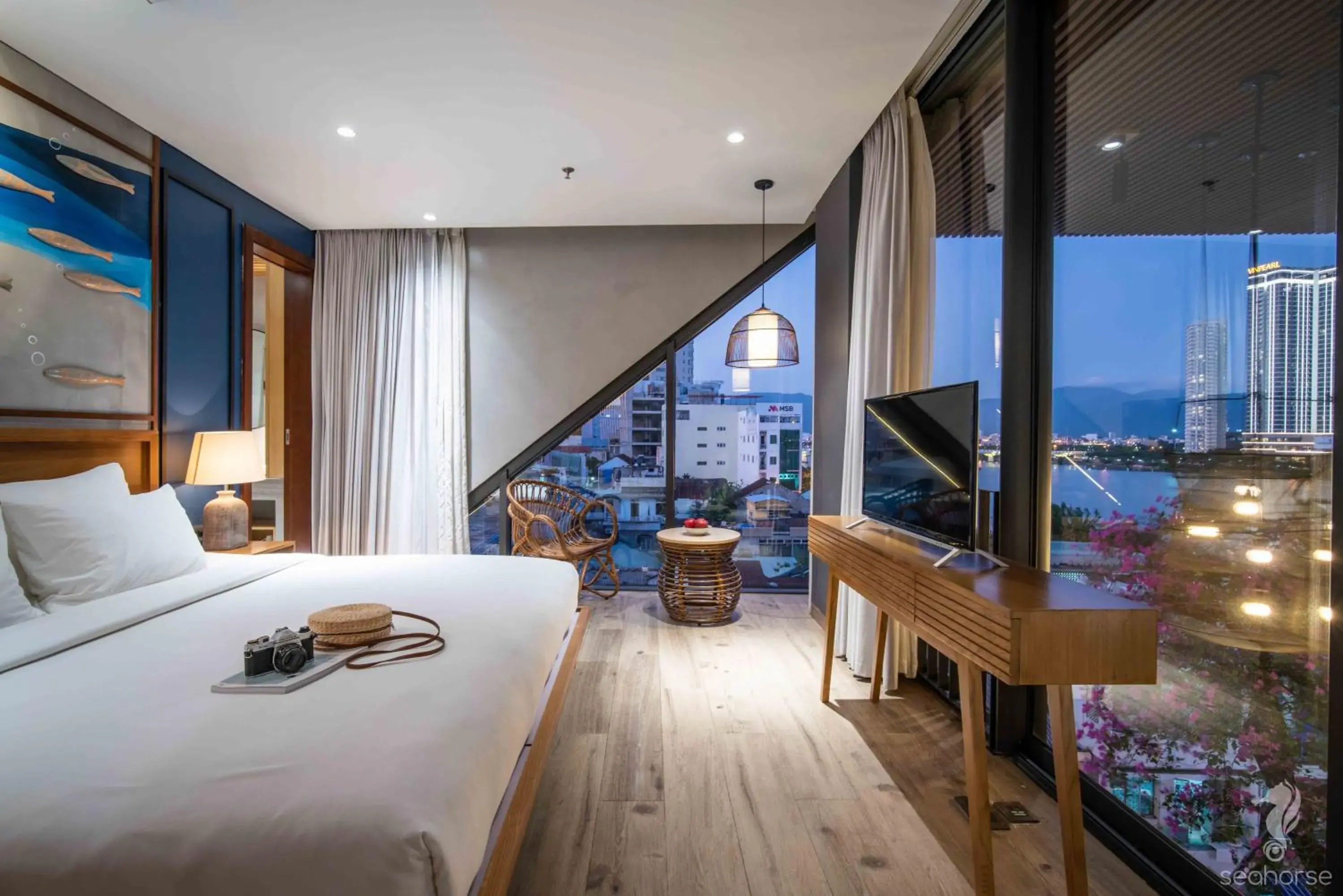Deluxe Suite with Full River view in Seahorse Han Market Da Nang Apartment by Haviland Deluxe Suite with Full River view in Seahorse Han Market Da Nang Apartment by Haviland