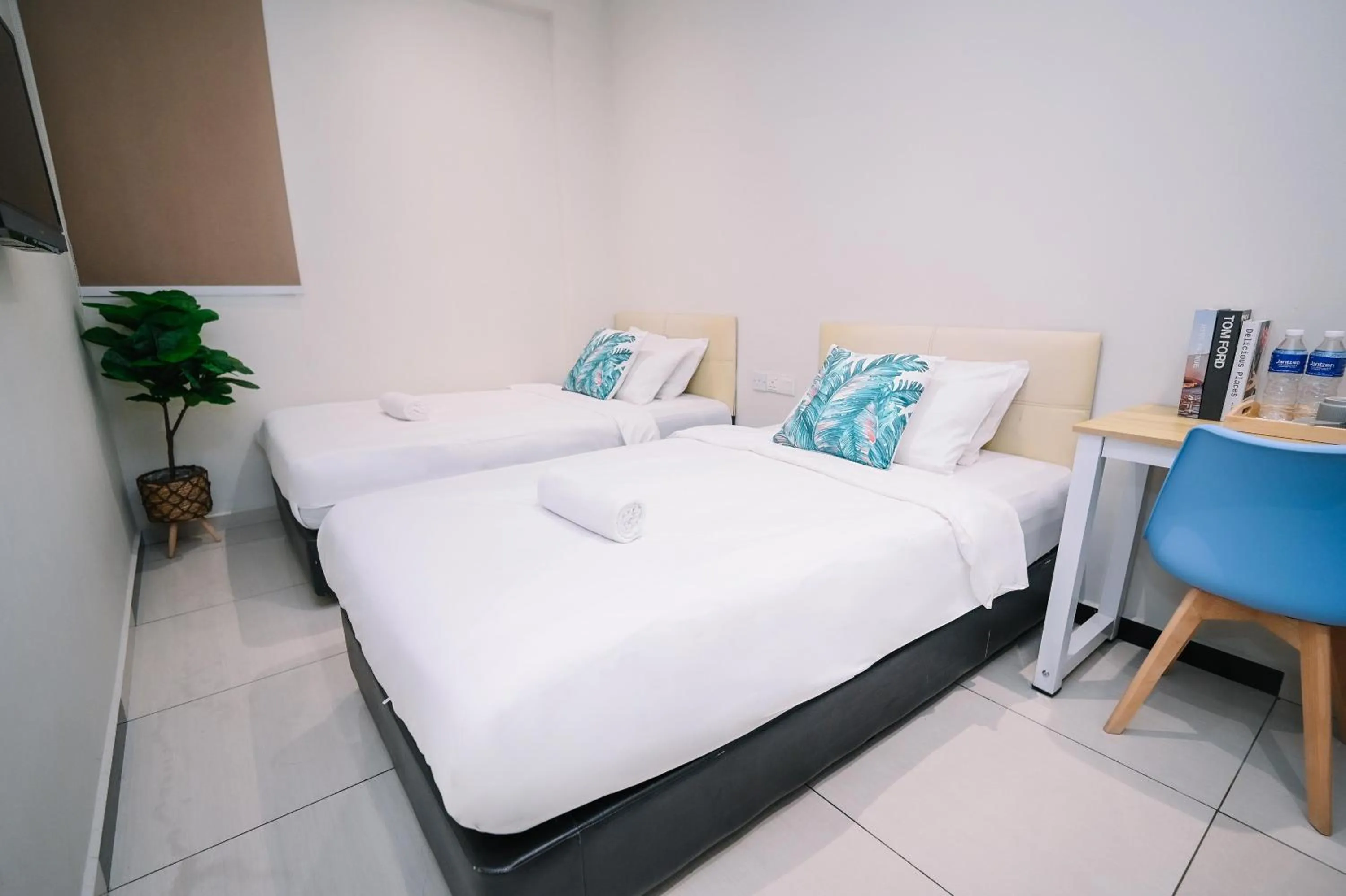 Bed in Swing & Pillows - Sunway Pyramid PJ