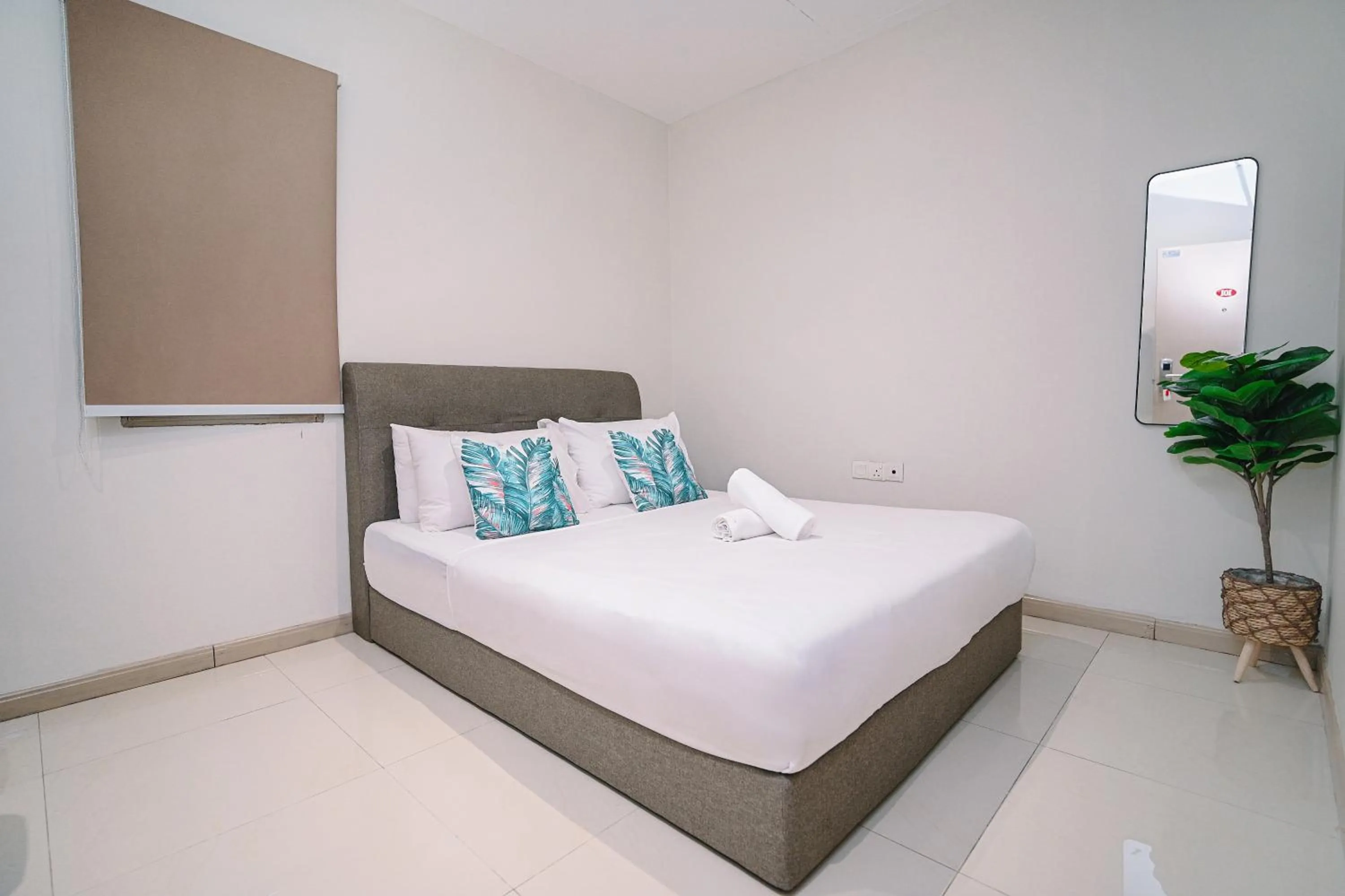 Bed in Swing & Pillows - Sunway Pyramid PJ