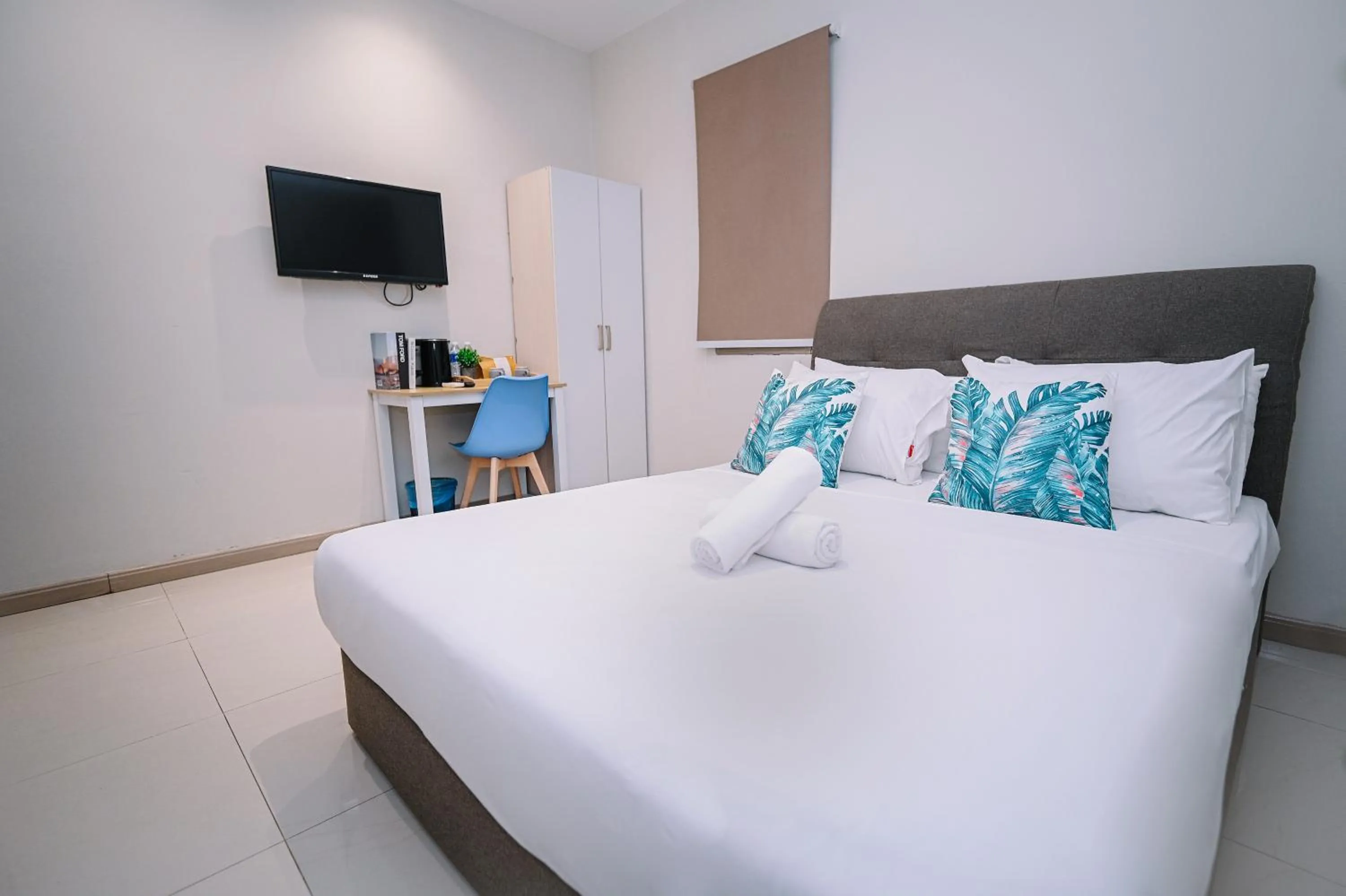 Bed in Swing & Pillows - Sunway Pyramid PJ