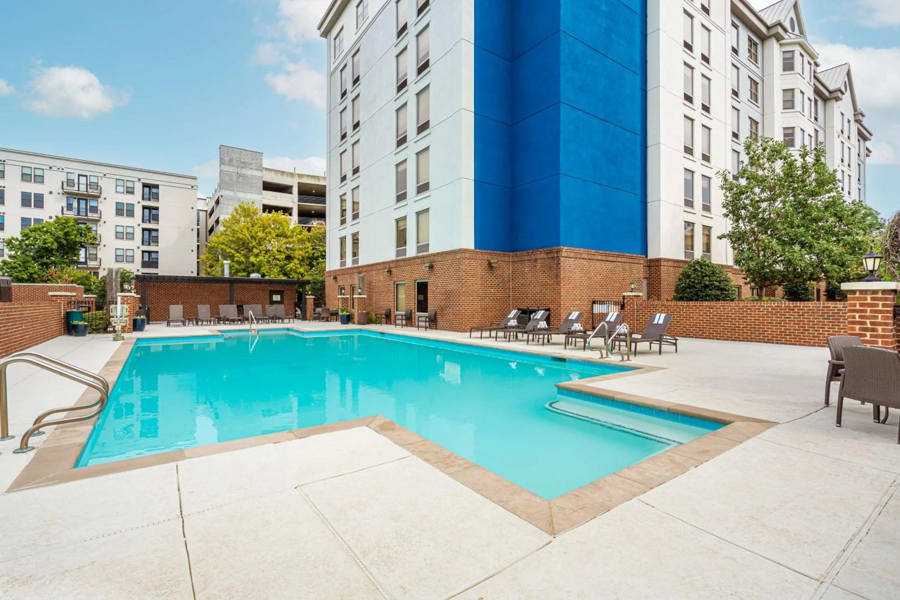Swimming pool in Hampton Inn & Suites Nashville-Vanderbilt-Elliston Place