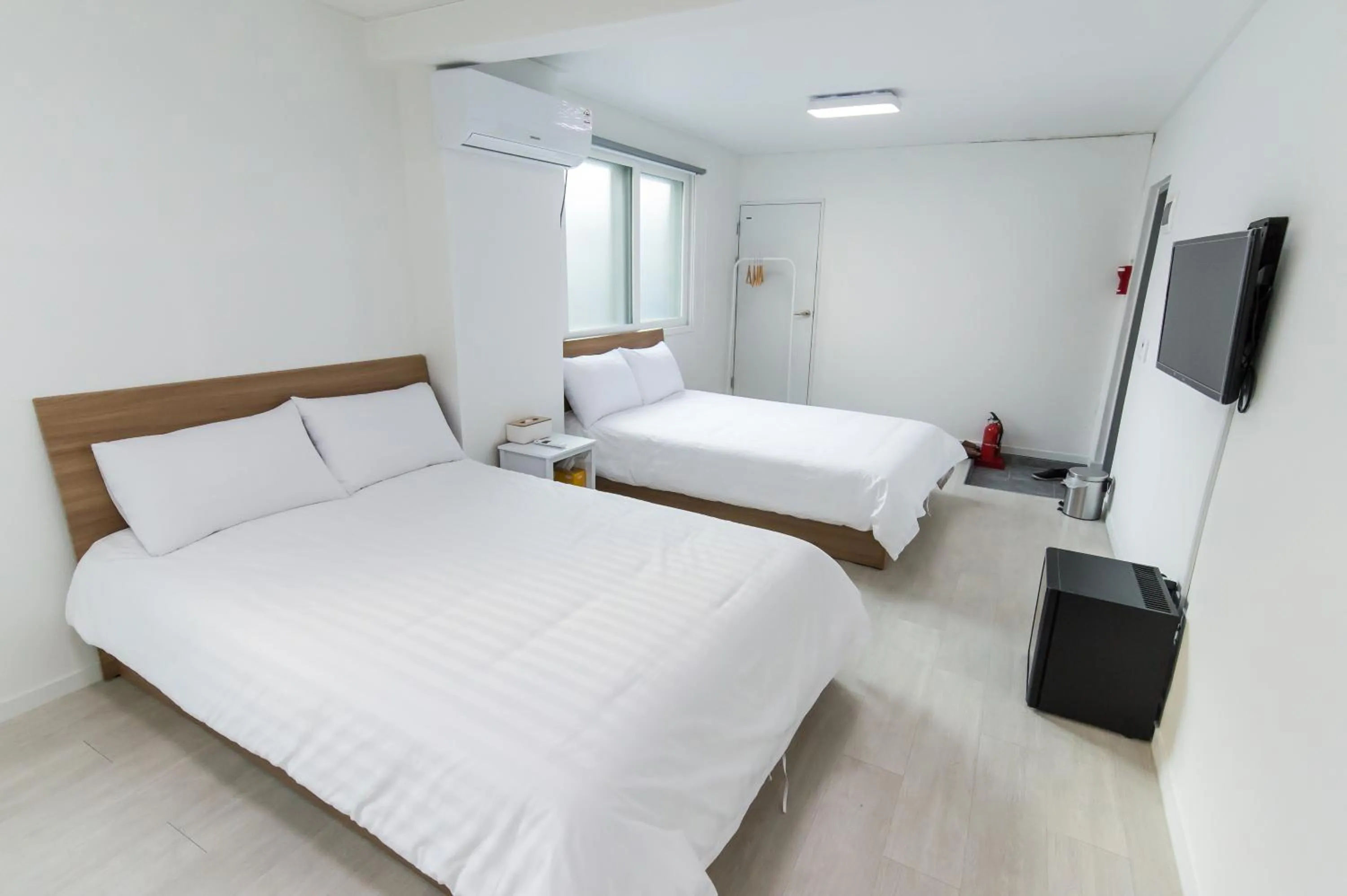 Bedroom, Bed in Kpop Haus