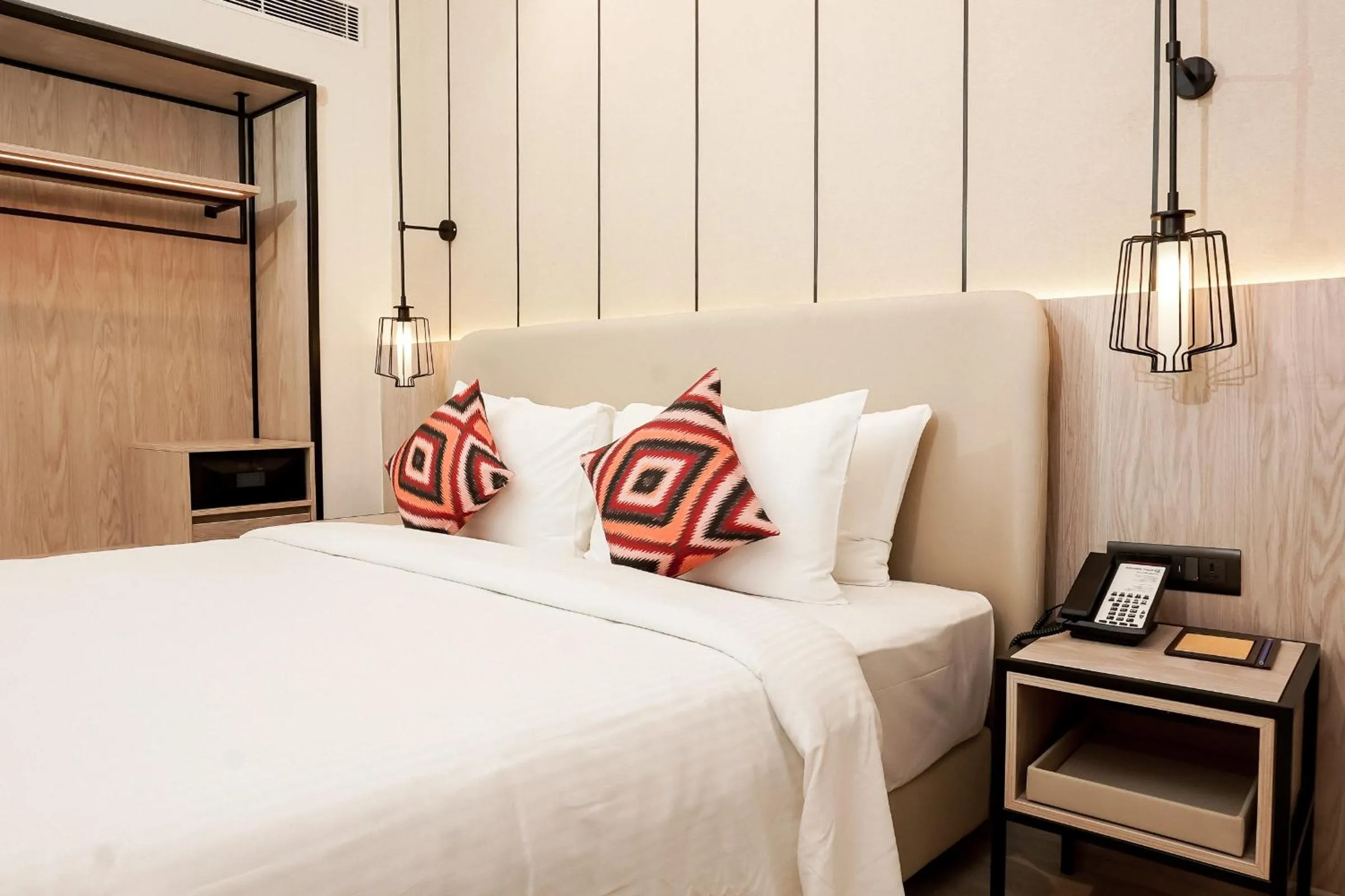 Bed in Golden Tulip Lucknow