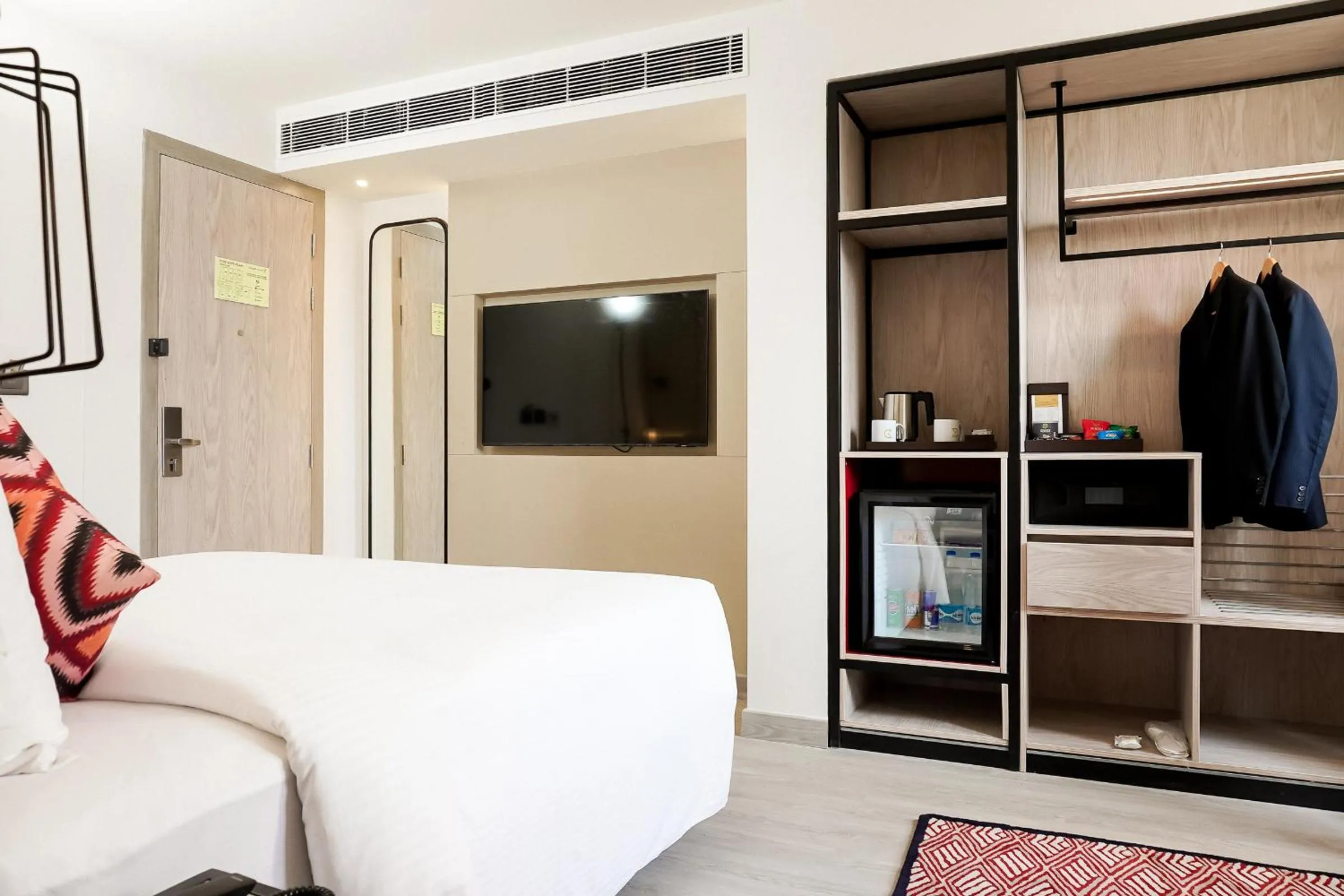 Bed in Golden Tulip Lucknow