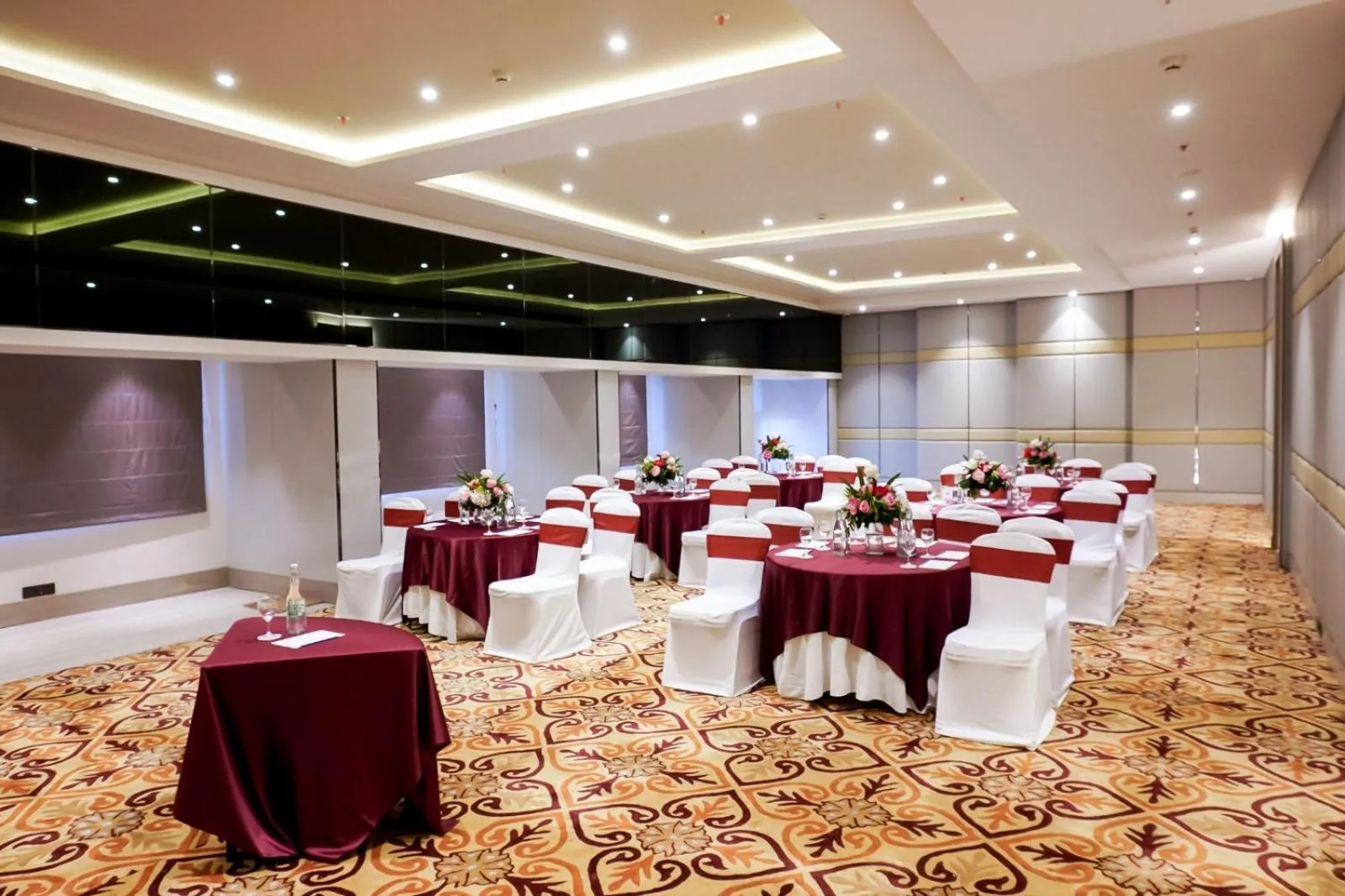 Banquet/Function facilities in Golden Tulip Lucknow