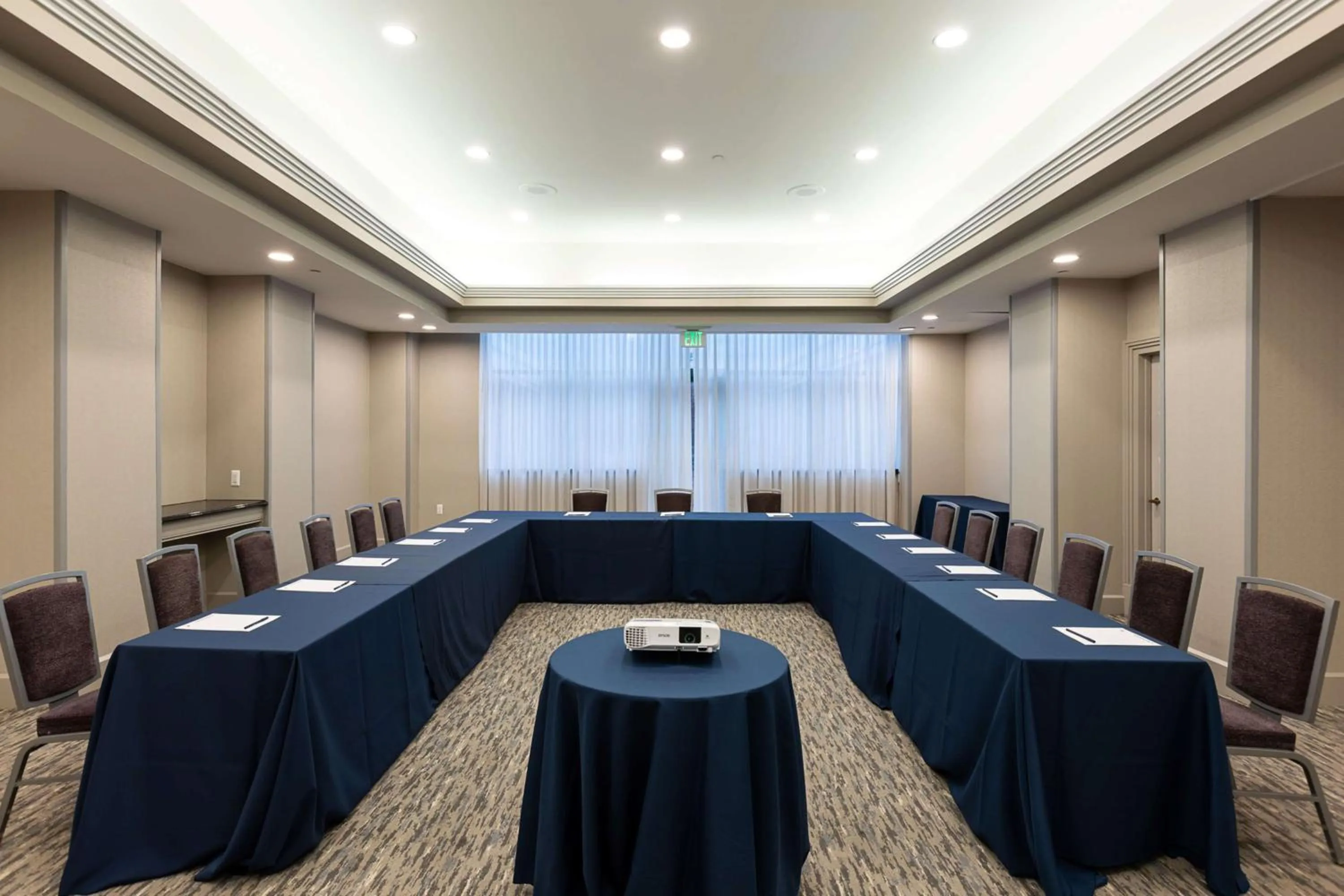 Meeting/conference room in Inn at the Colonnade Baltimore - A DoubleTree by Hilton Hotel
