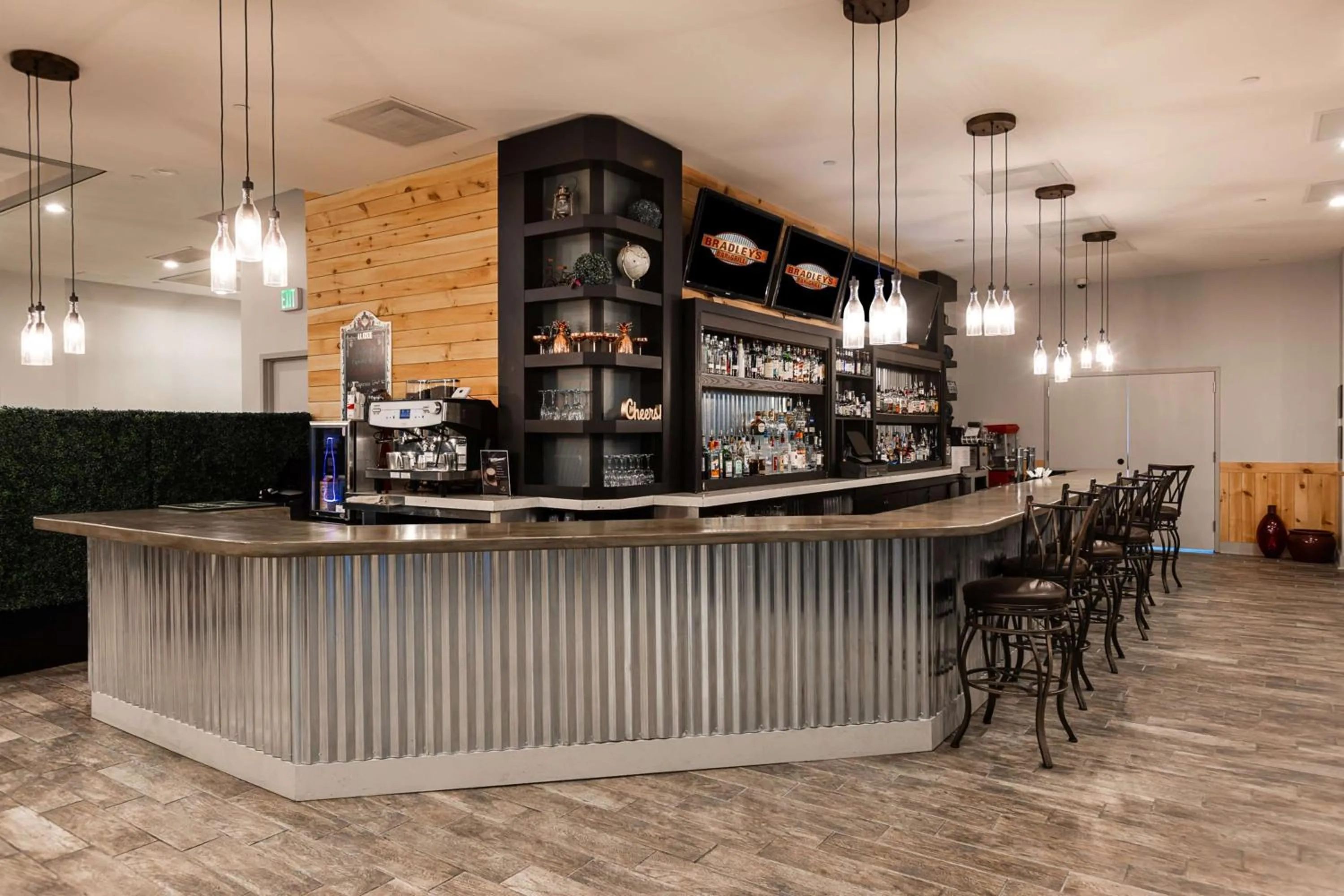 Lounge or bar in Inn at the Colonnade Baltimore - A DoubleTree by Hilton Hotel