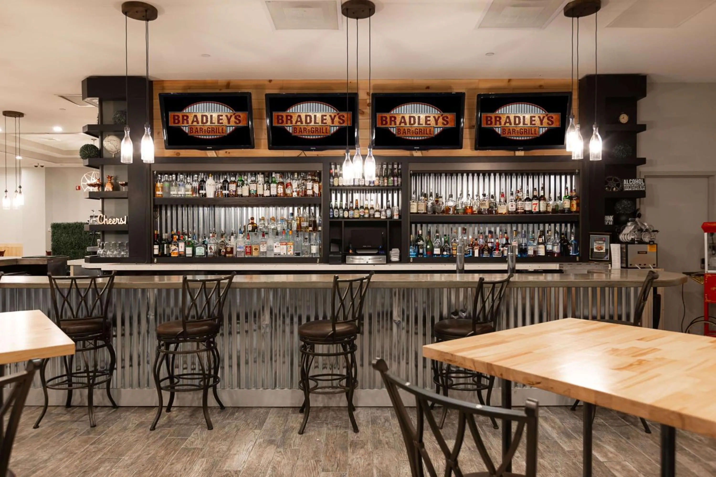 Lounge or bar in Inn at the Colonnade Baltimore - A DoubleTree by Hilton Hotel