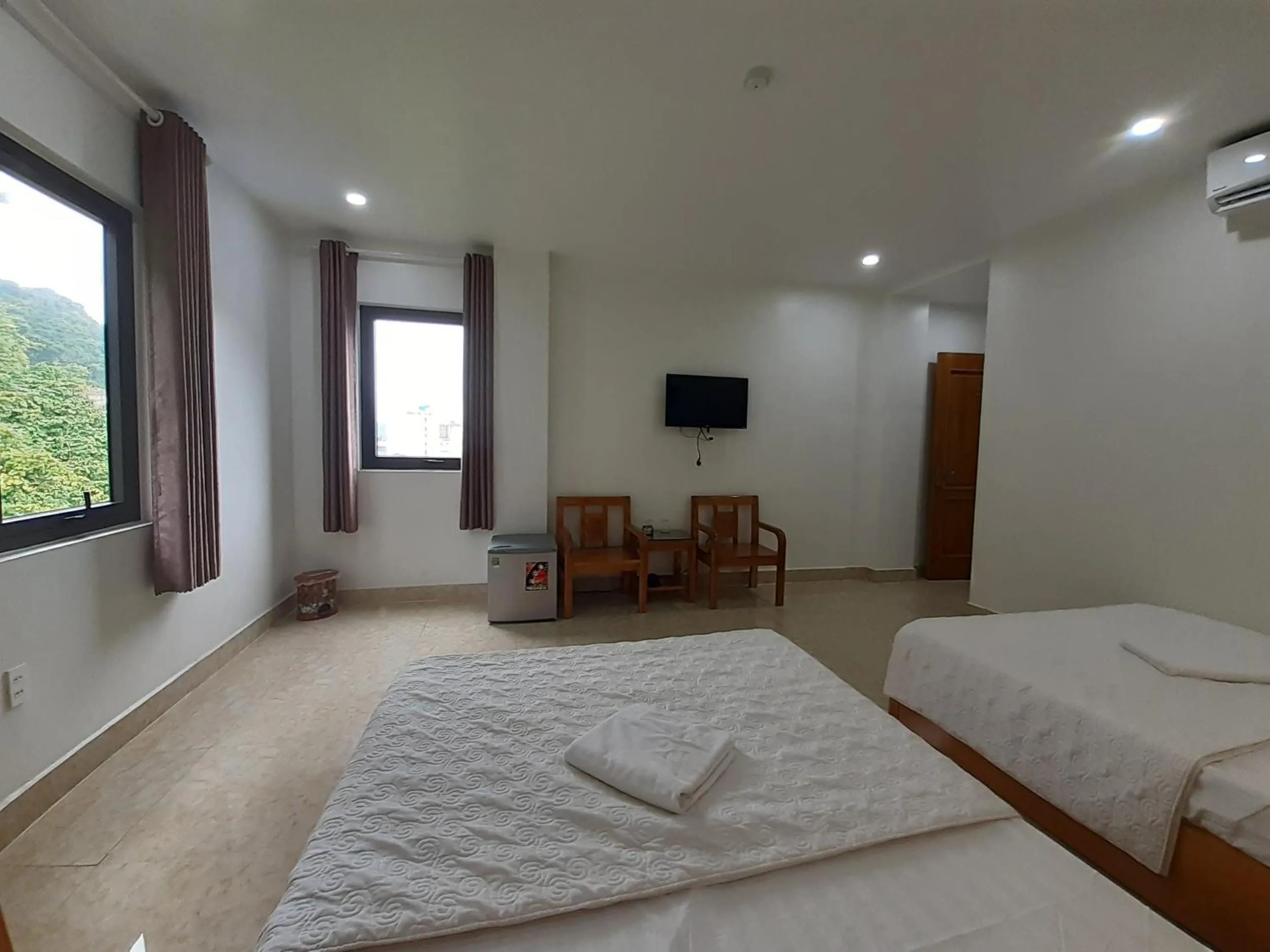 Bed in CatBa Sky View Hotel