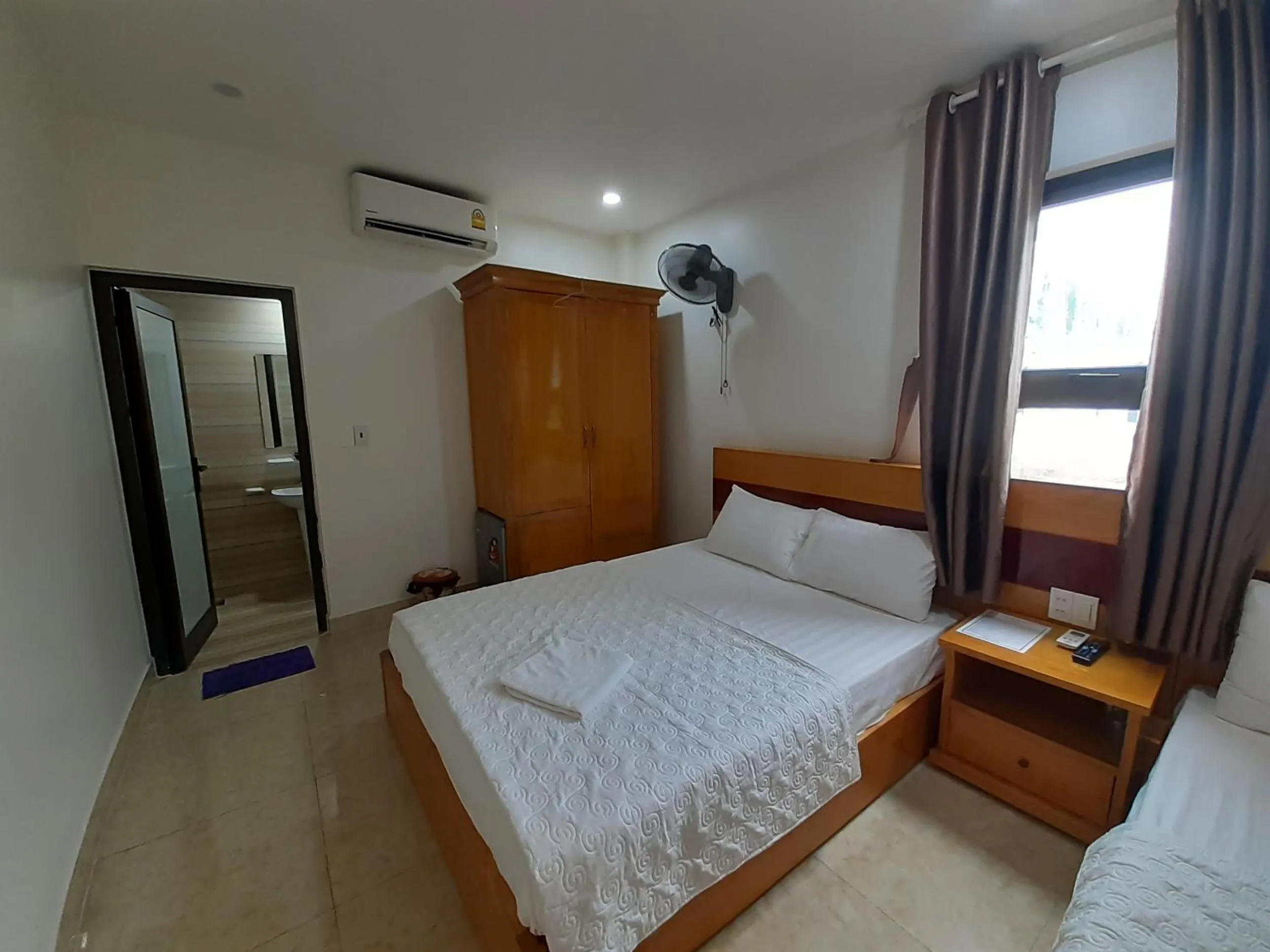 Bed in CatBa Sky View Hotel