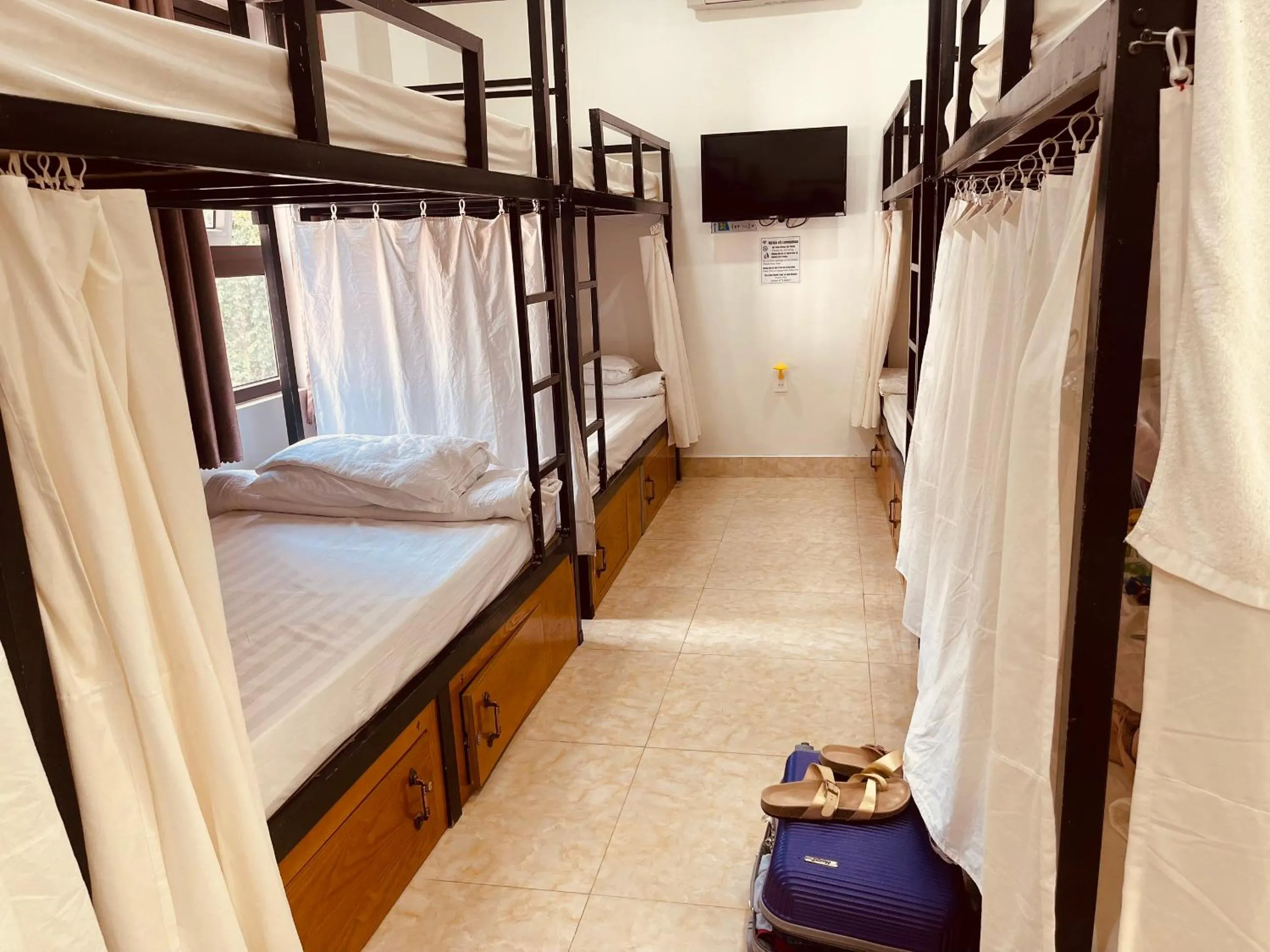 Bed in CatBa Sky View Hotel