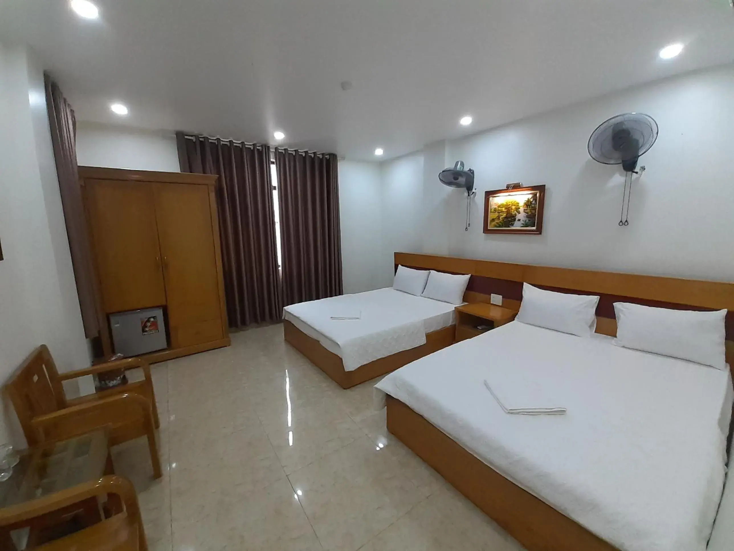 Quadruple Room with Private Bathroom - single occupancy in CatBa Sky View Hotel Quadruple Room with Private Bathroom - single occupancy in CatBa Sky View Hotel