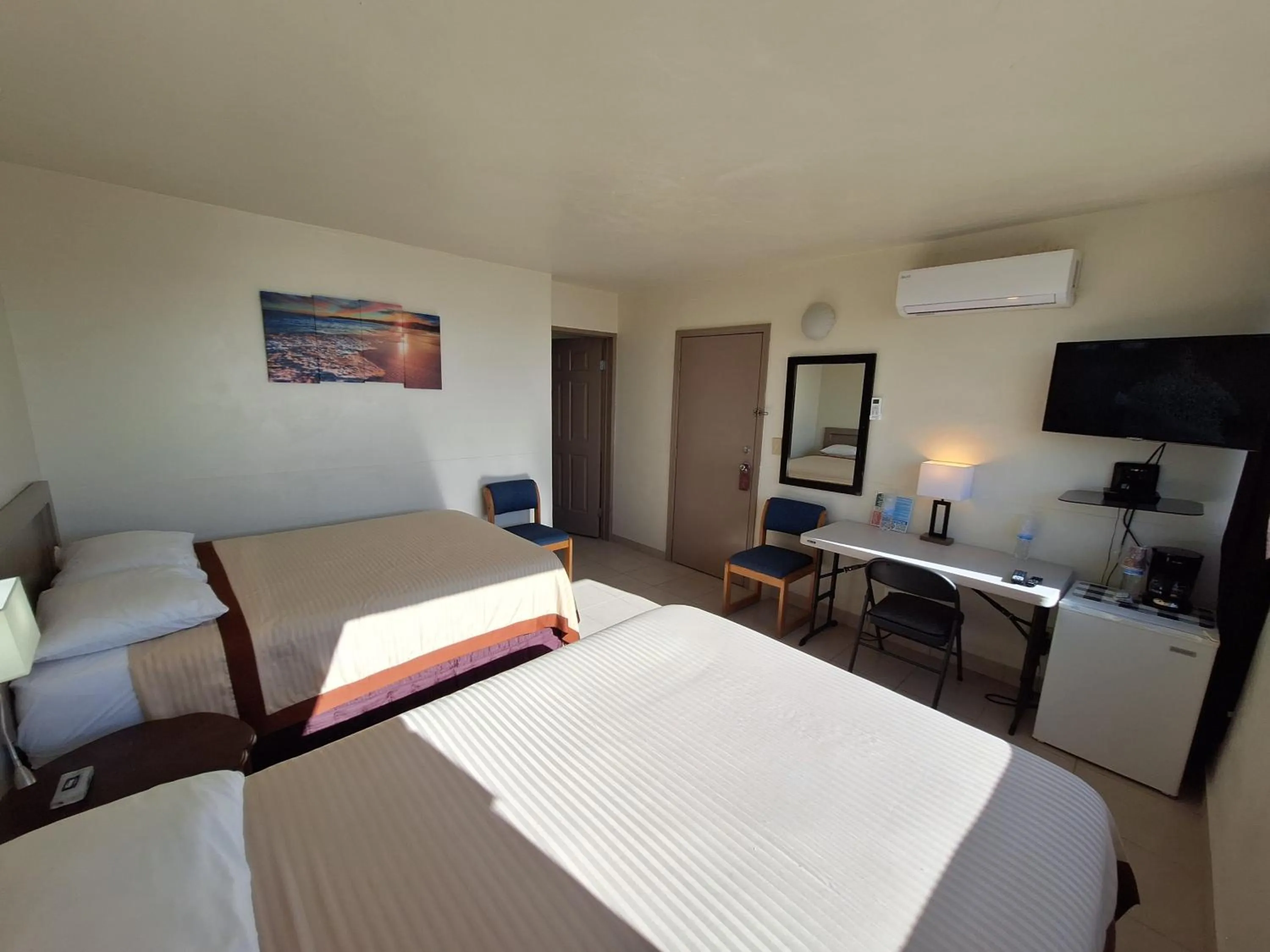 Bed in #33 Bungalow Seaside Hotel & Victors RV Park